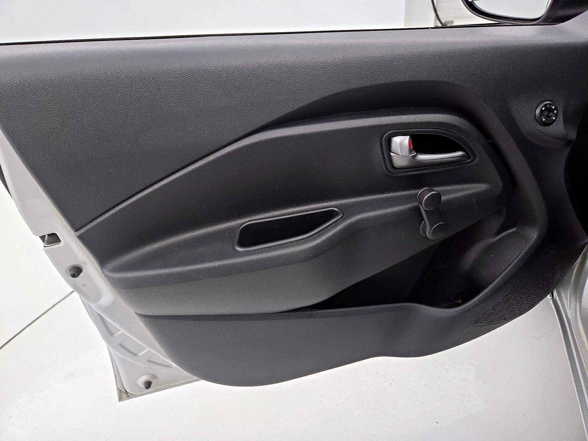 Thumbnail: 2016 Kia Rio - 12