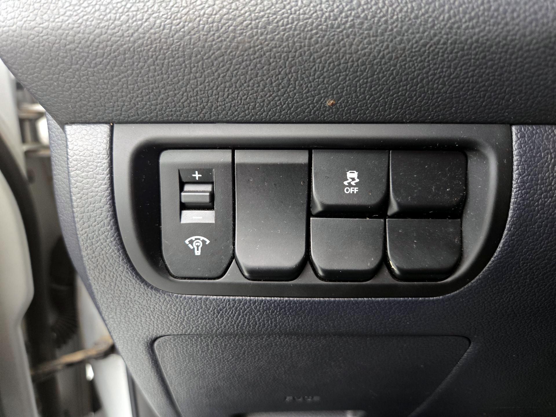 Thumbnail: 2016 Kia Rio - 13