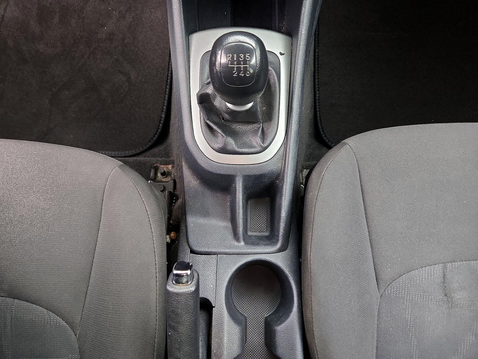 Thumbnail: 2016 Kia Rio - 16