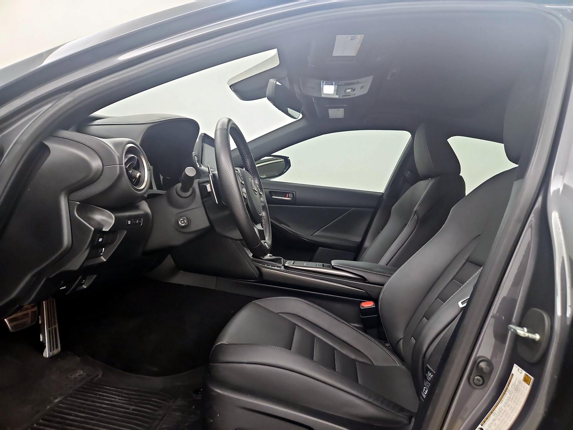 Thumbnail: 2022 Lexus IS - 11