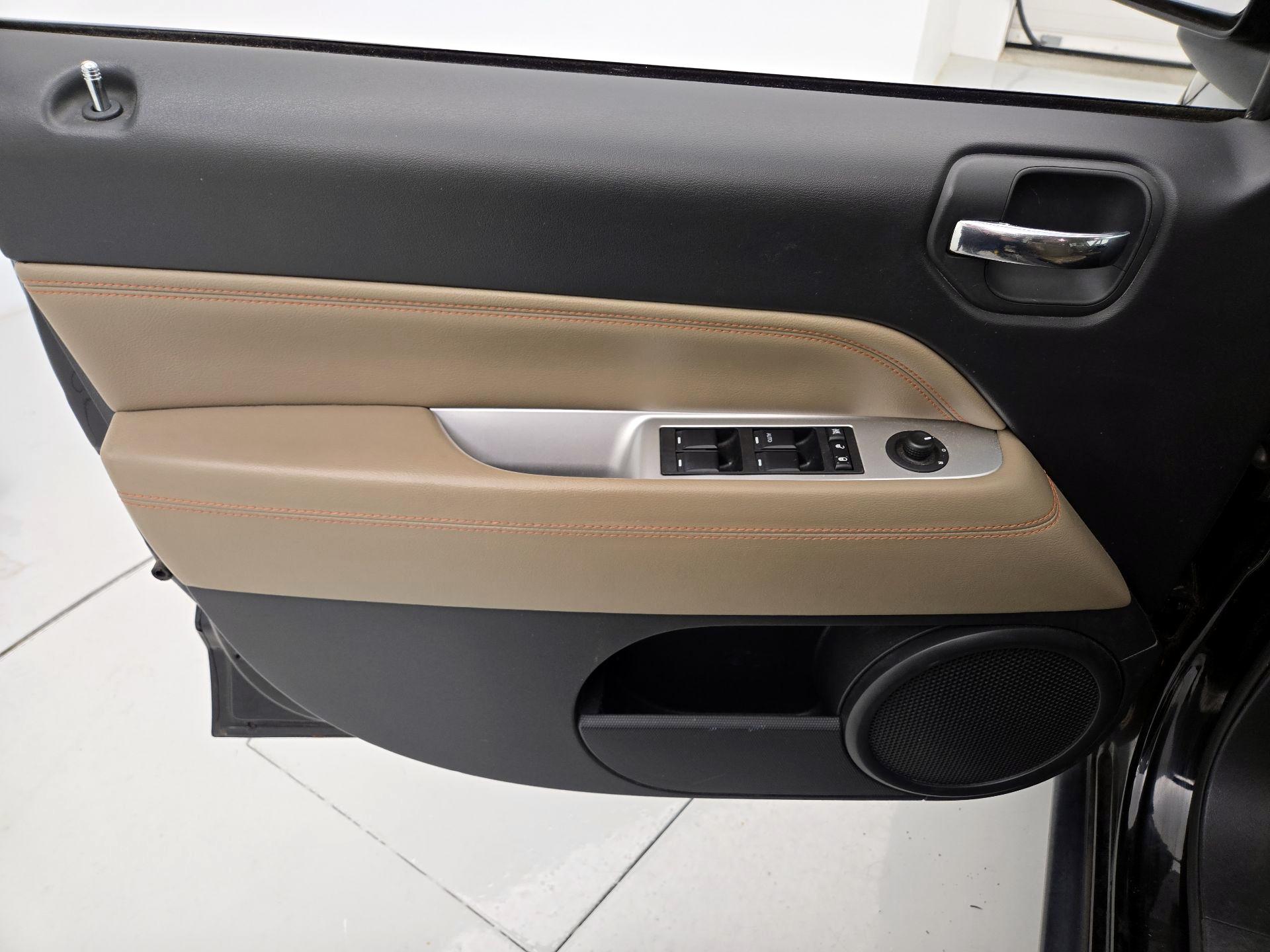 Thumbnail: 2016 Jeep Compass - 12