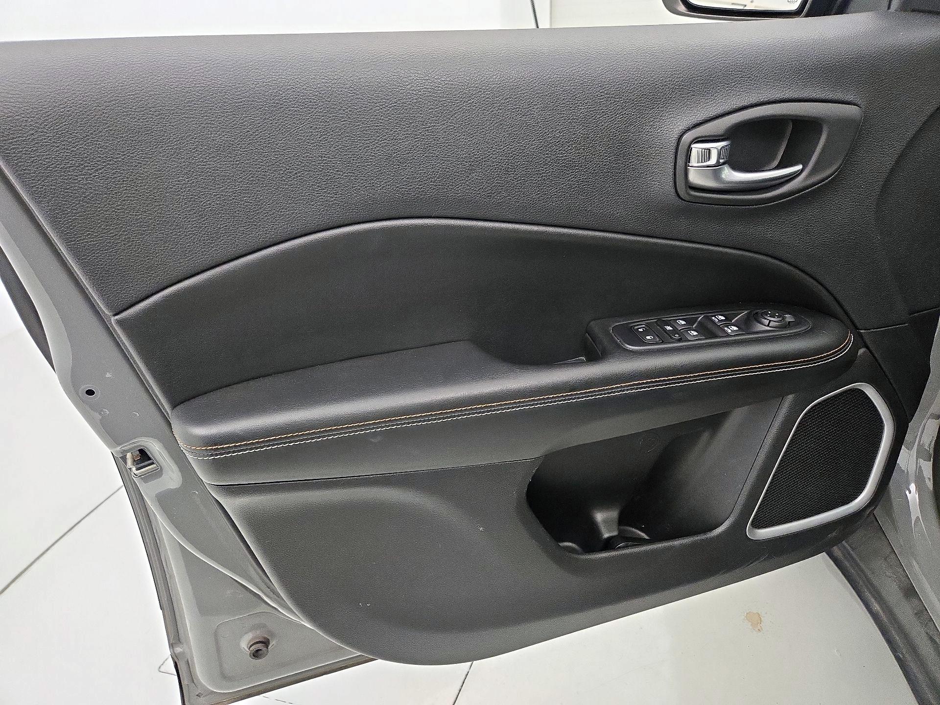 Thumbnail: 2019 Jeep Compass - 12