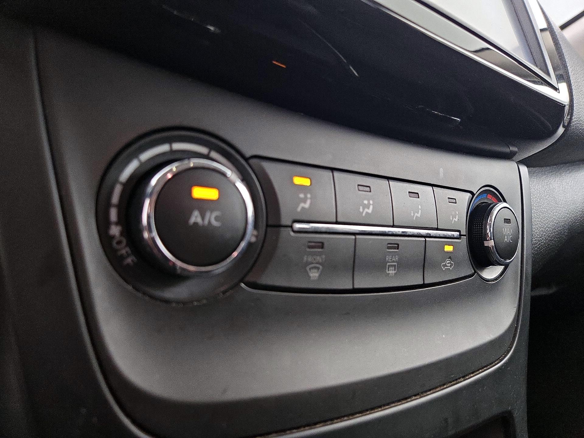 Thumbnail: 2019 Nissan Sentra - 16