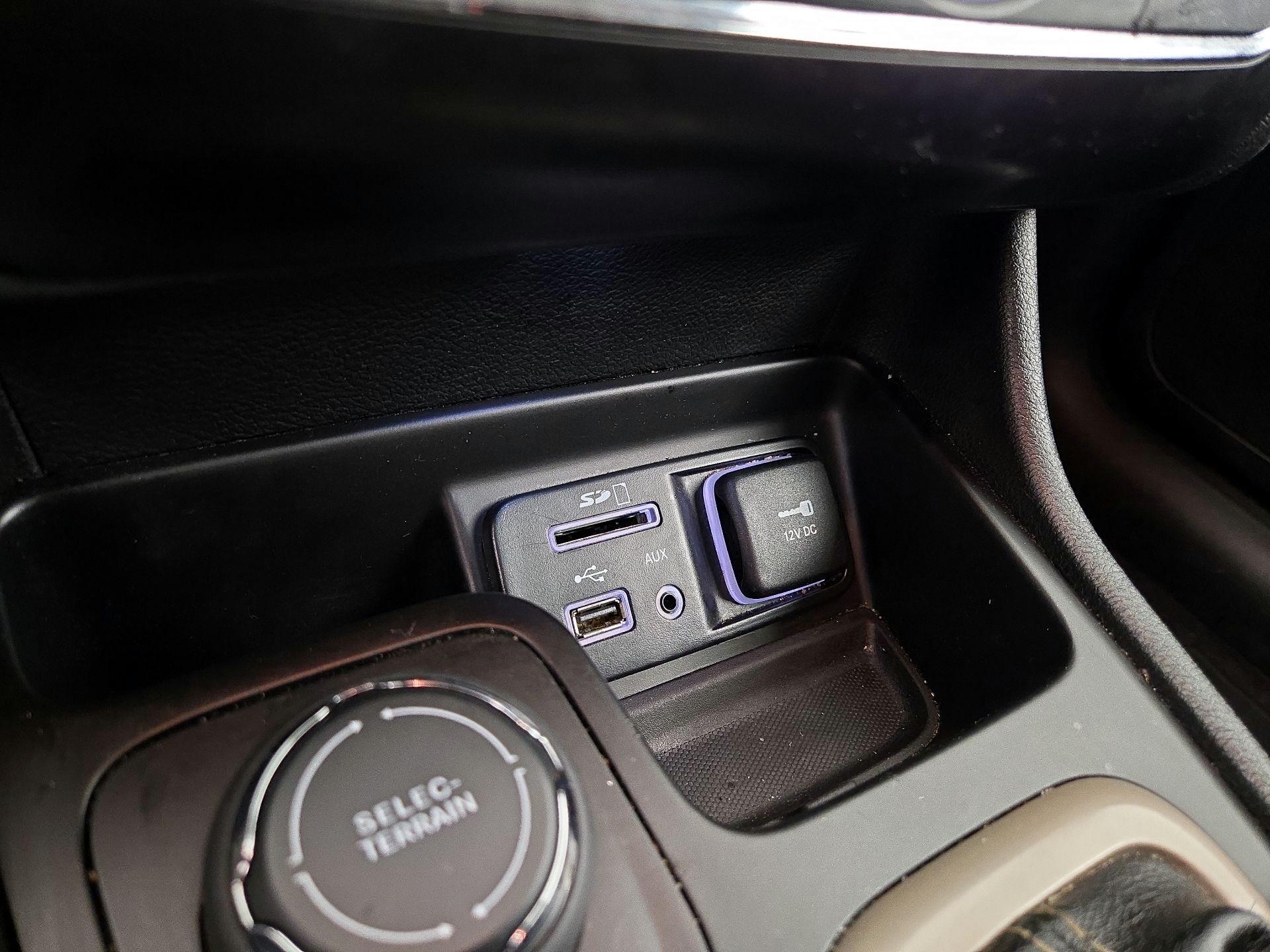Thumbnail: 2017 Jeep Cherokee - 18