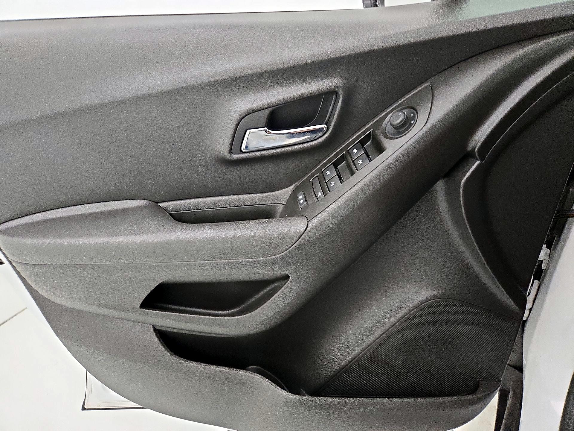 Thumbnail: 2019 Chevrolet Trax - 12