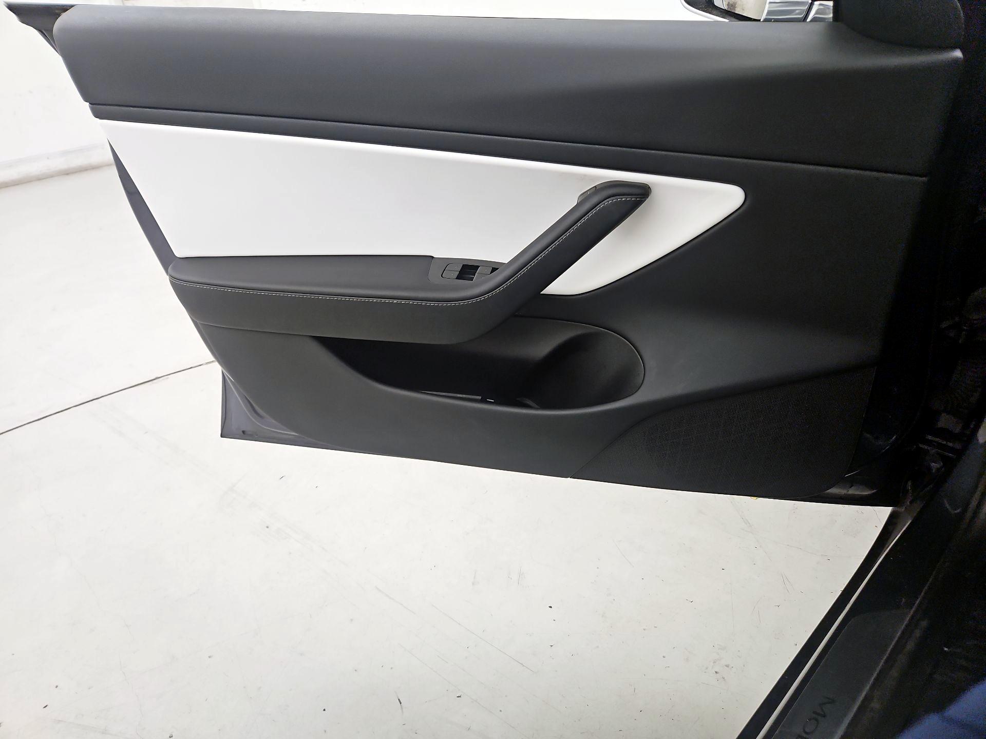 Thumbnail: 2020 Tesla Model 3 - 12