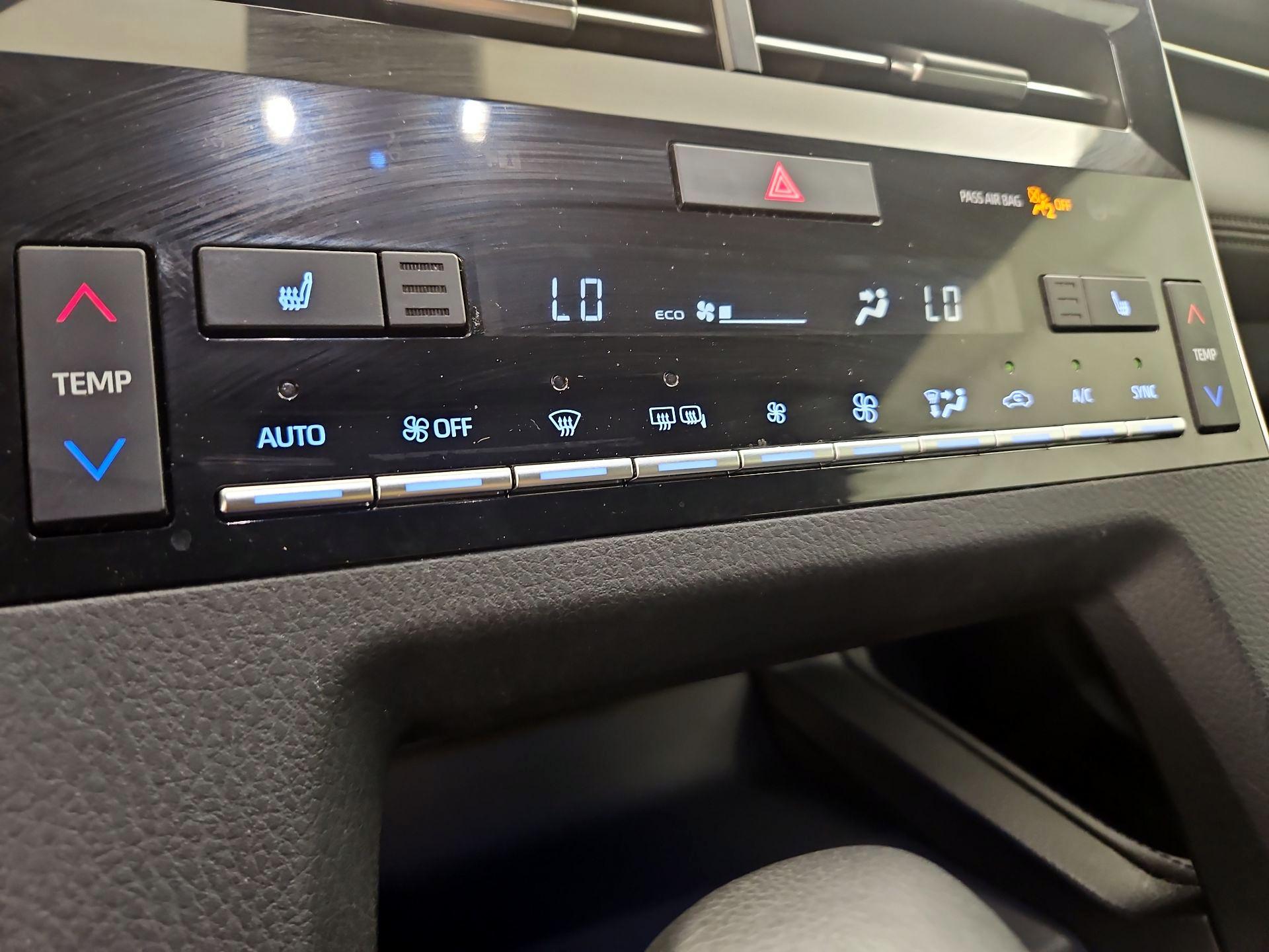 Thumbnail: 2019 Toyota Avalon - 16