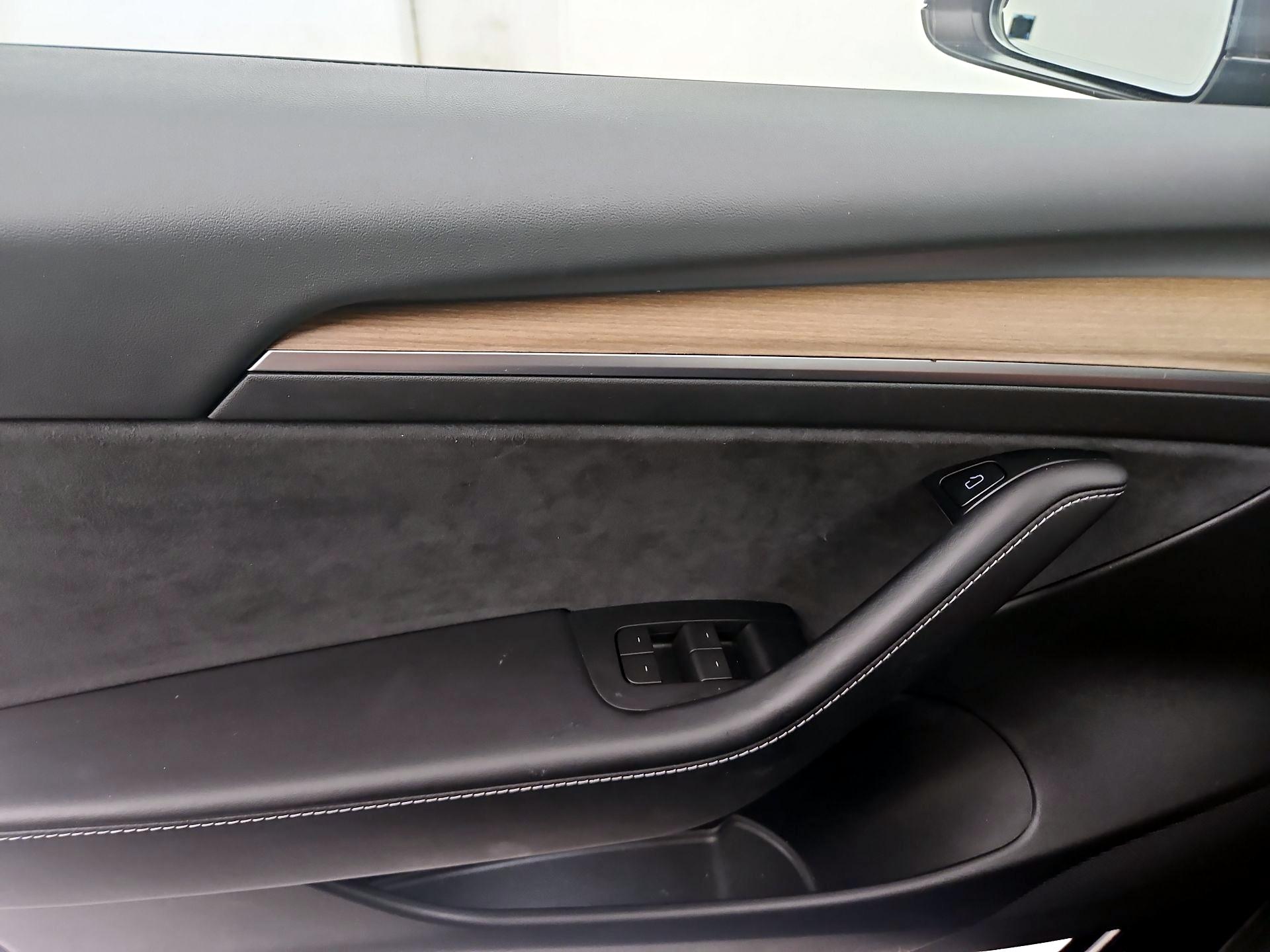 Thumbnail: 2021 Tesla Model 3 - 12