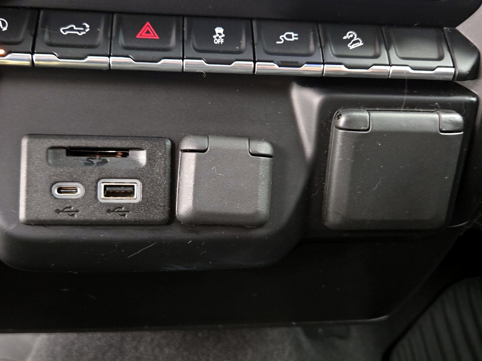 Thumbnail: 2020 Chevrolet Silverado 1500 - 18