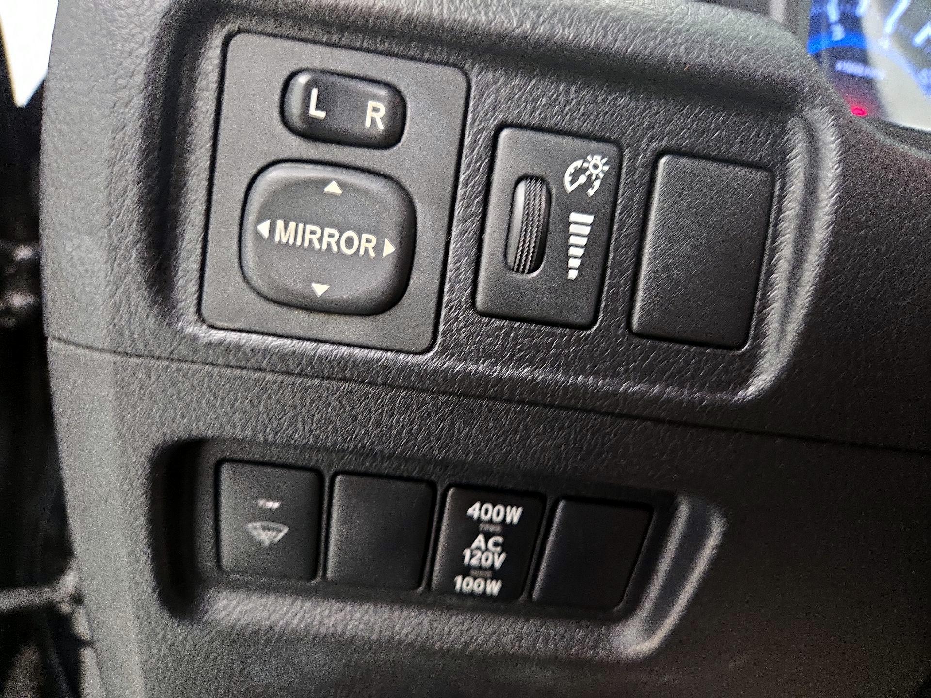 Thumbnail: 2015 Toyota 4Runner - 13