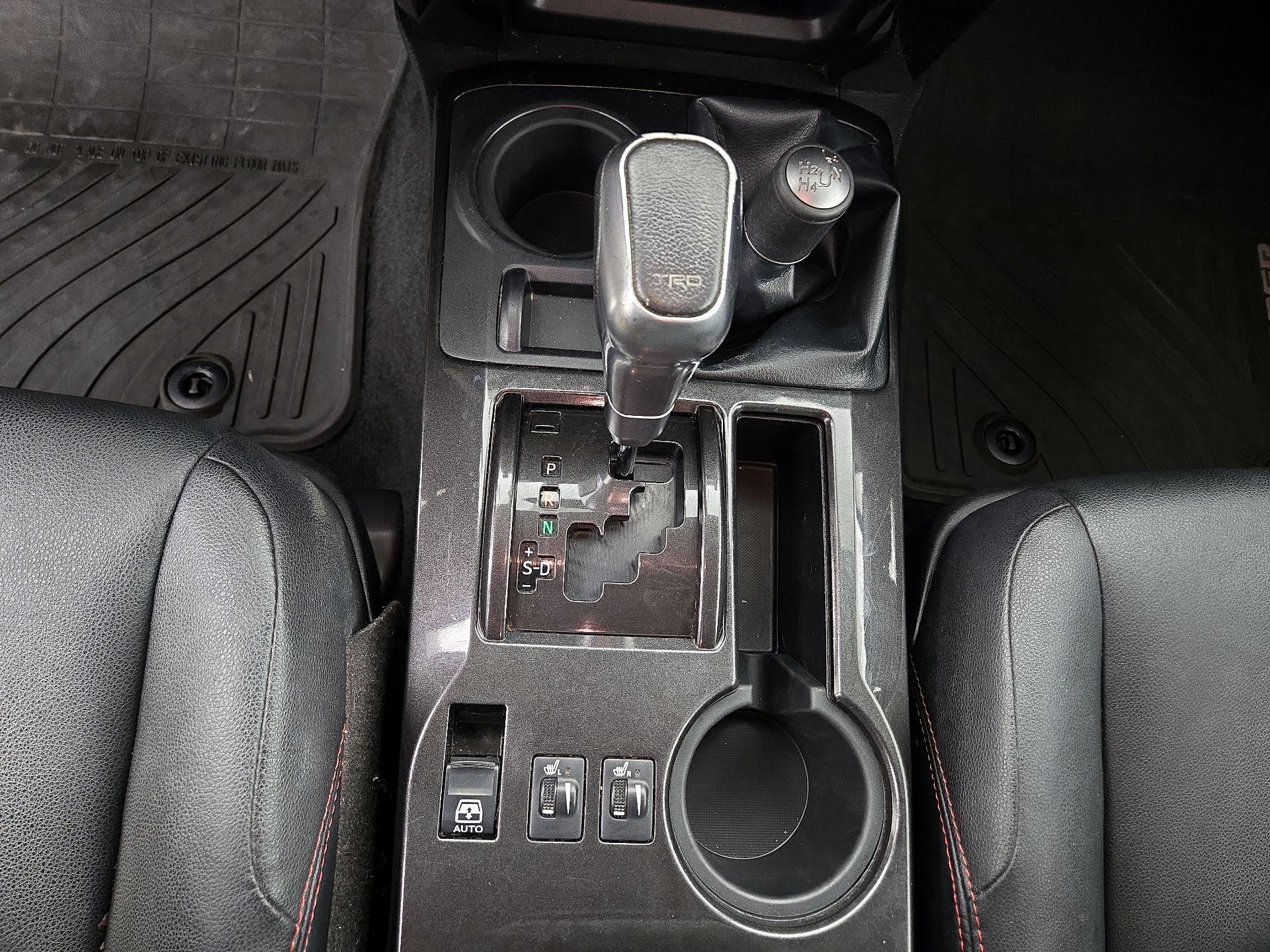 Thumbnail: 2015 Toyota 4Runner - 18