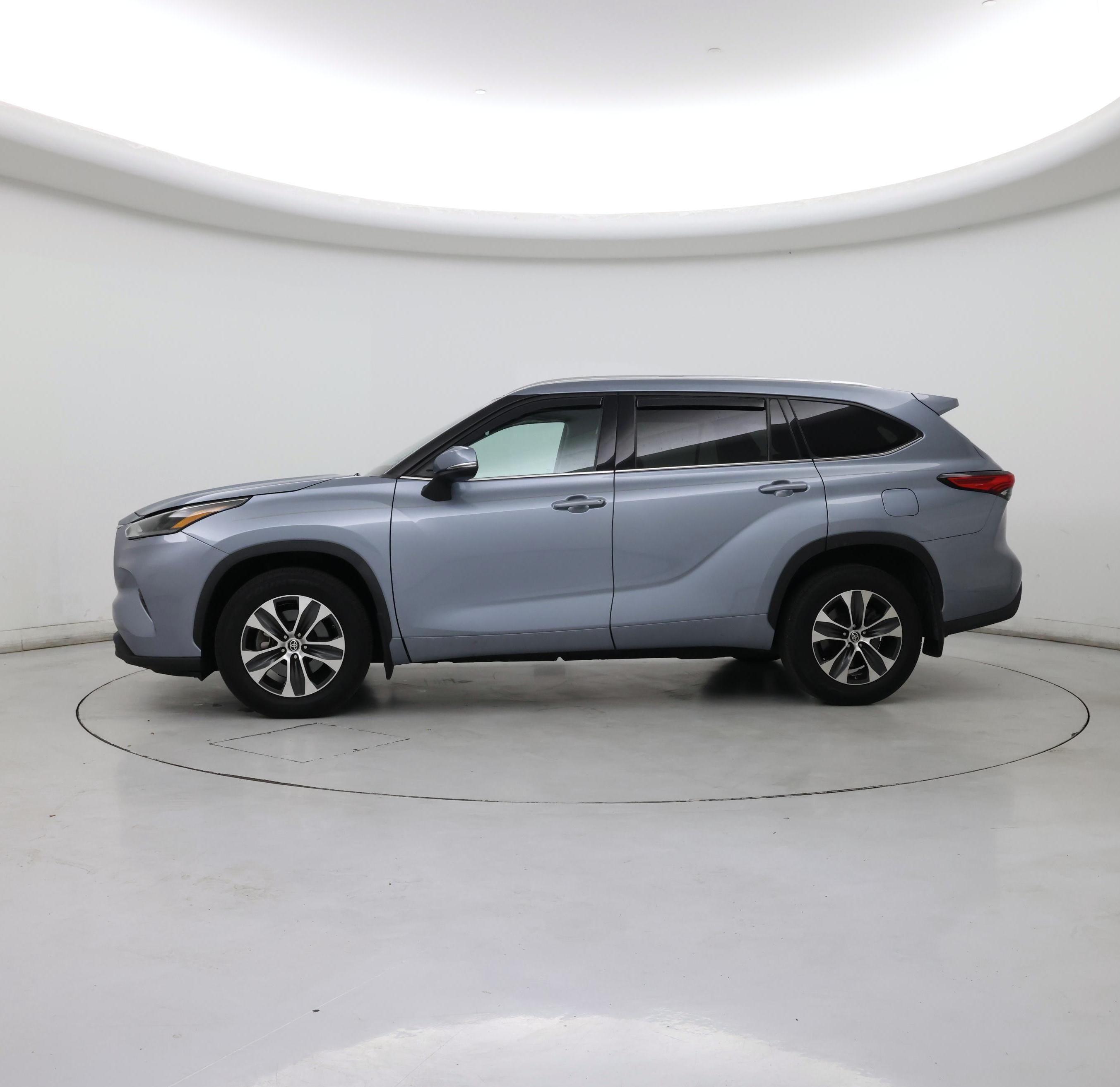 Thumbnail: 2021 Toyota Highlander - 3