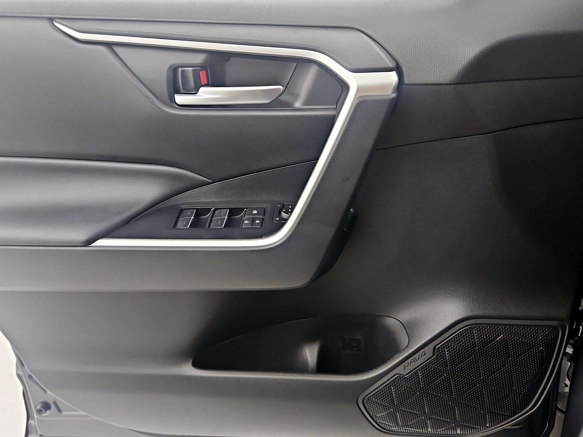 Thumbnail: 2025 Toyota RAV4 - 12