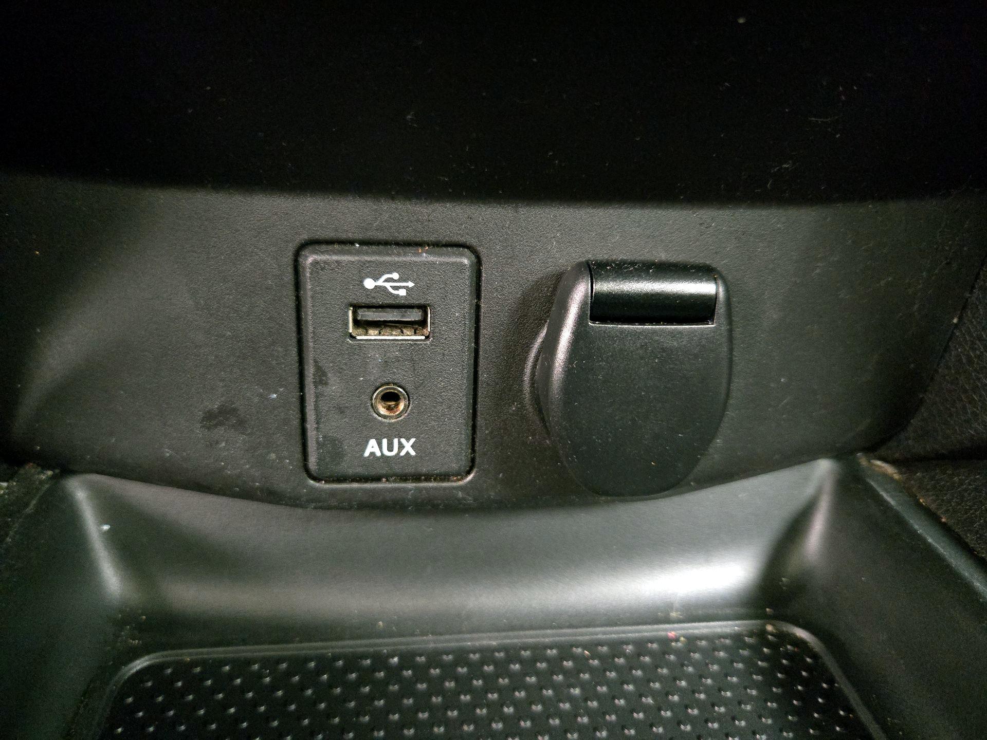 Thumbnail: 2015 Nissan Rogue - 19