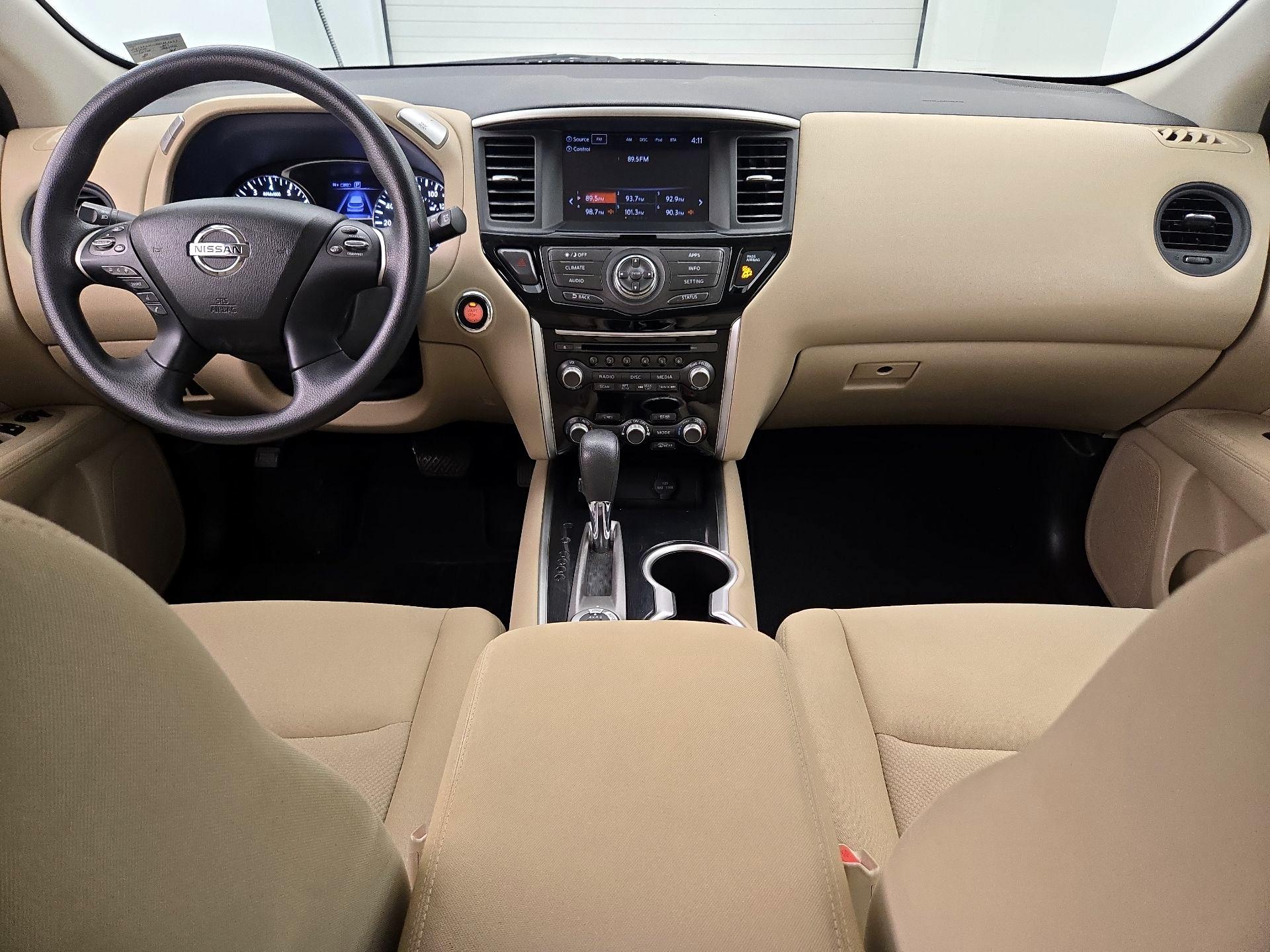 Thumbnail: 2017 Nissan Pathfinder - 9