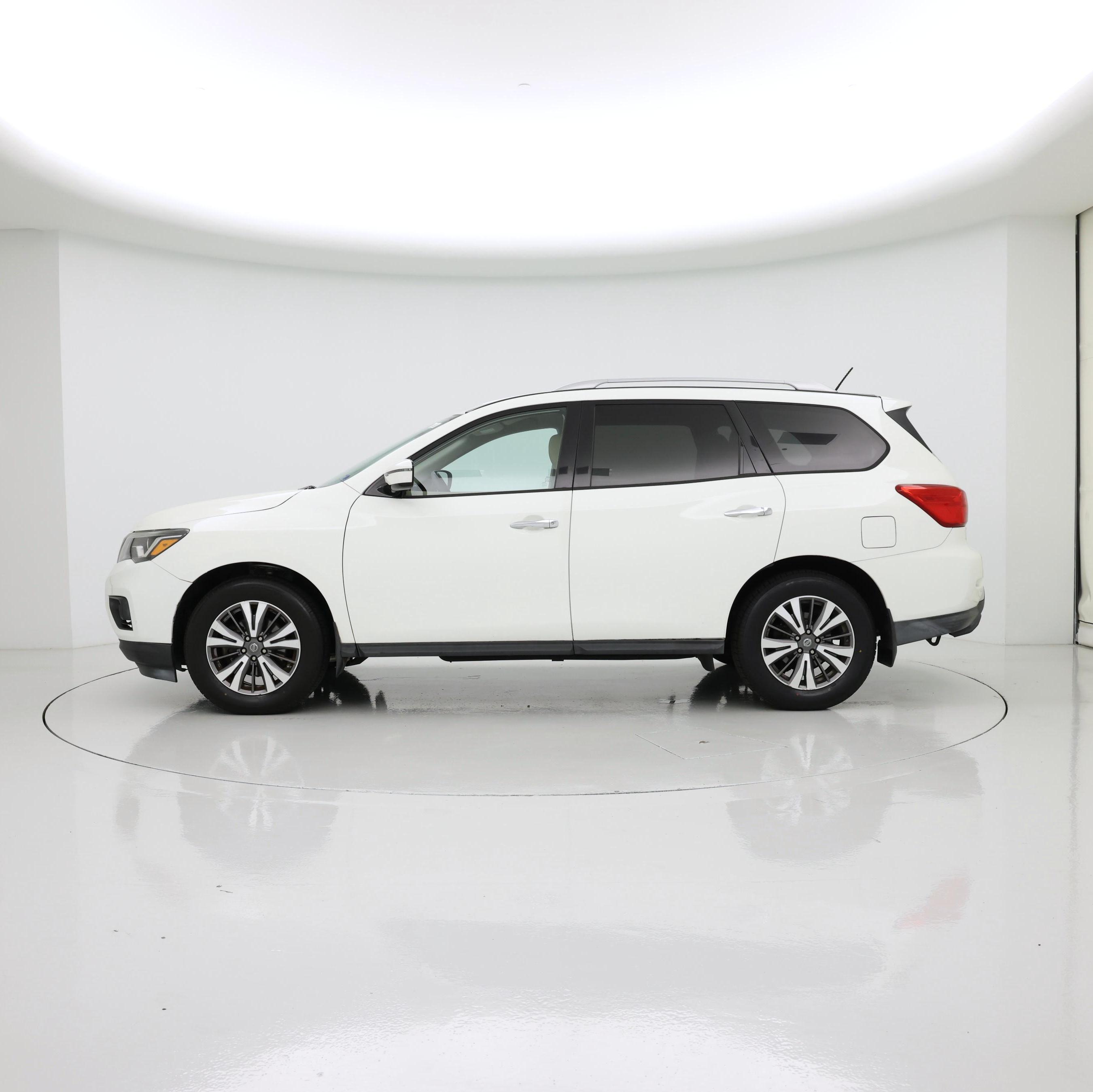Thumbnail: 2017 Nissan Pathfinder - 3