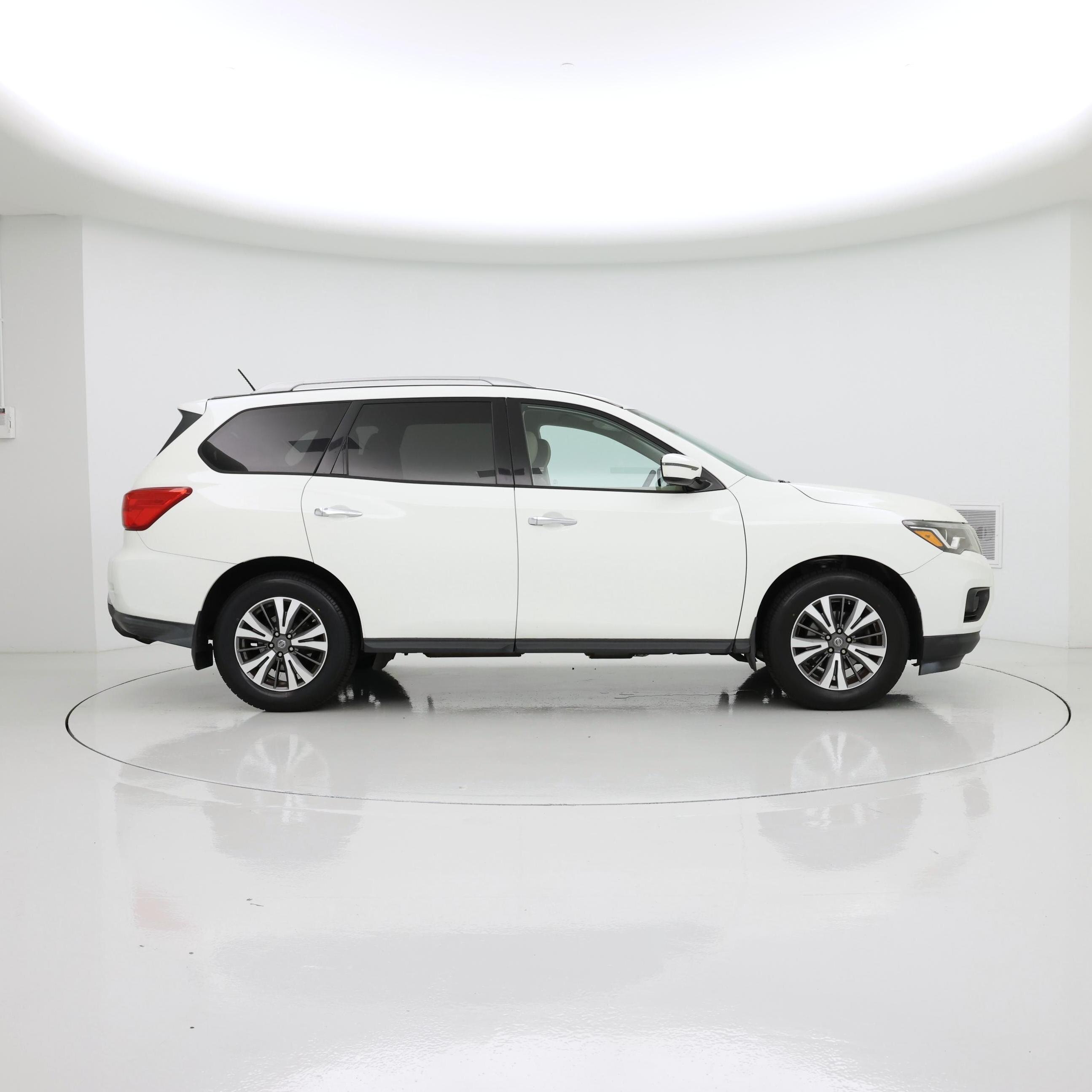 Thumbnail: 2017 Nissan Pathfinder - 7
