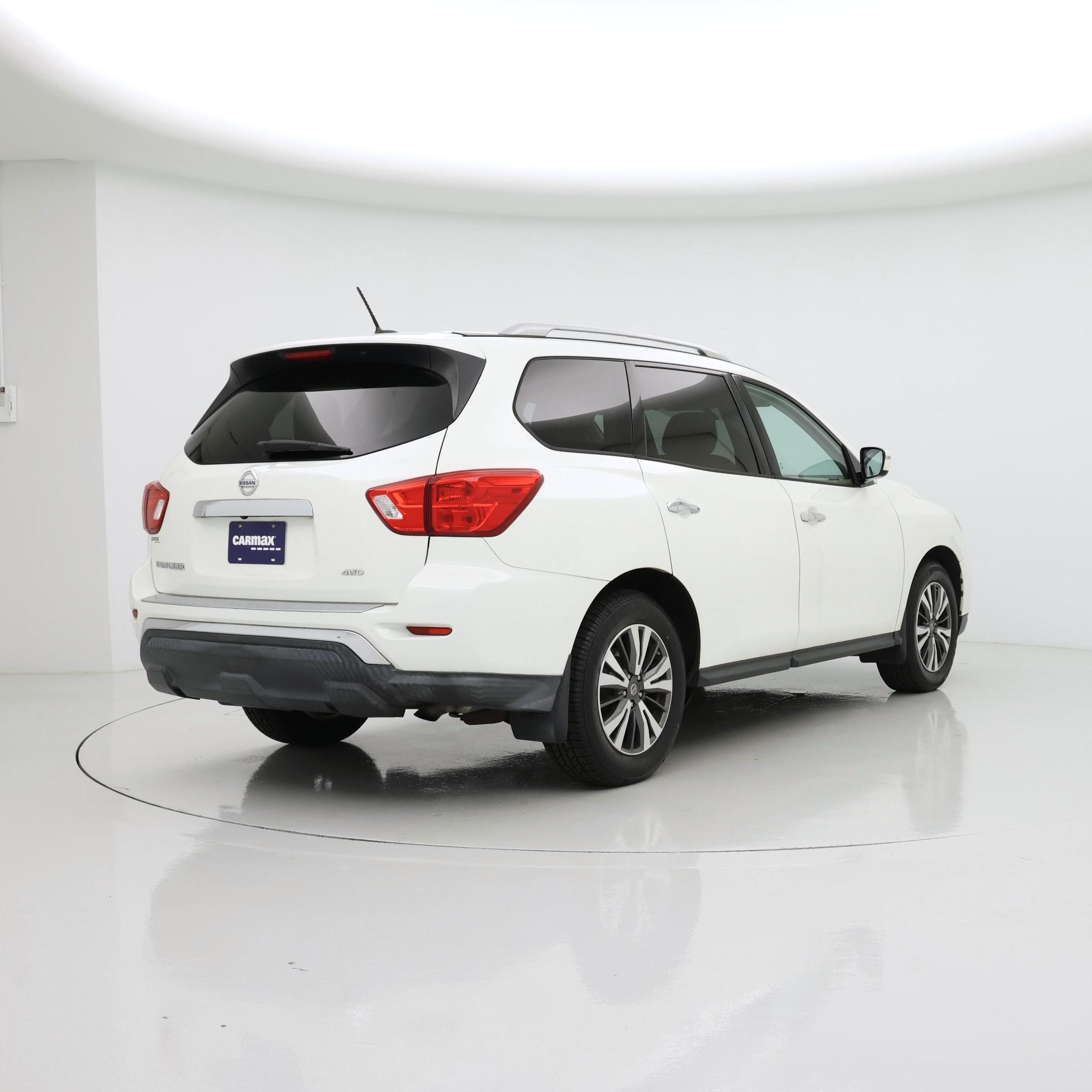 Thumbnail: 2017 Nissan Pathfinder - 8