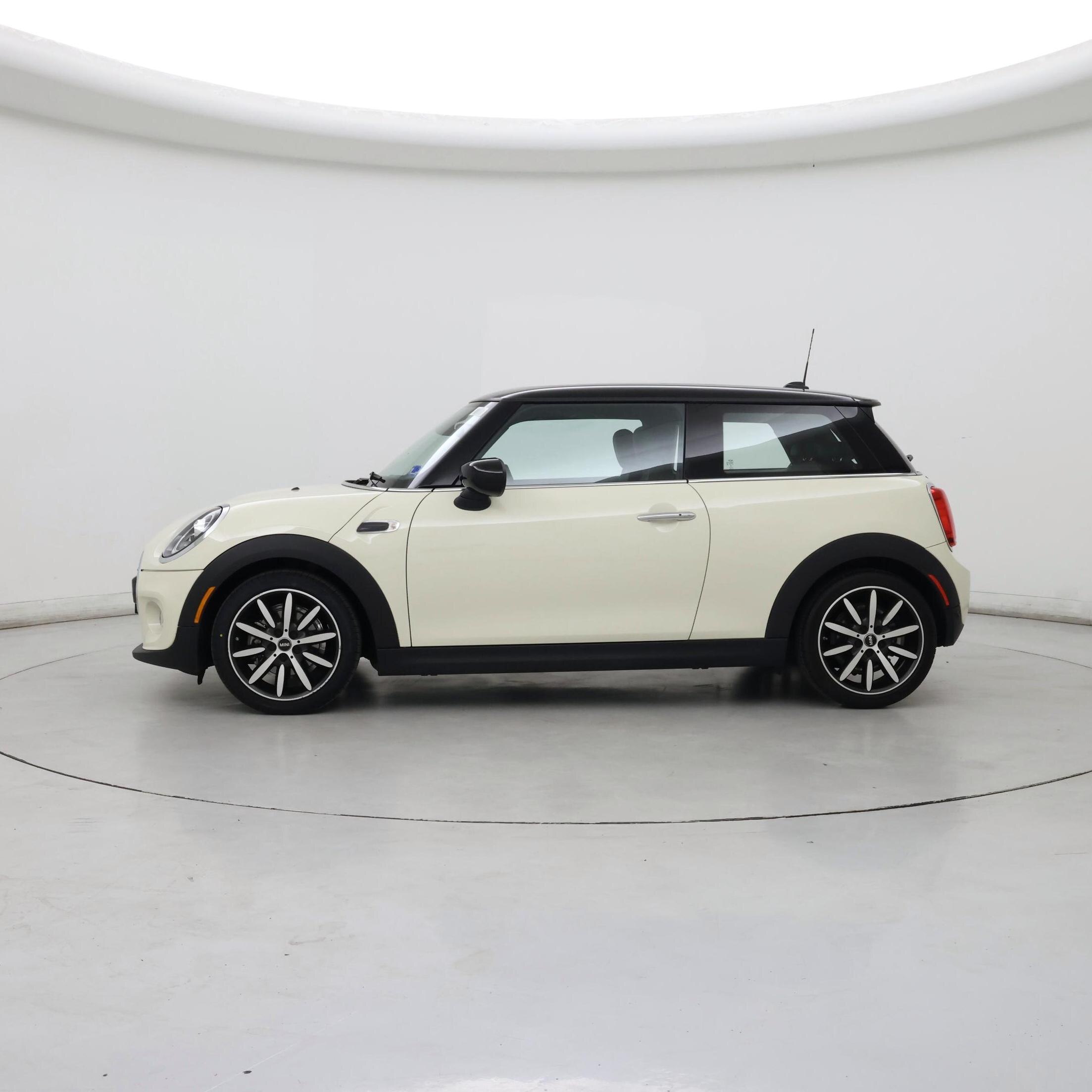 Thumbnail: 2021 MINI Cooper Hardtop - 3