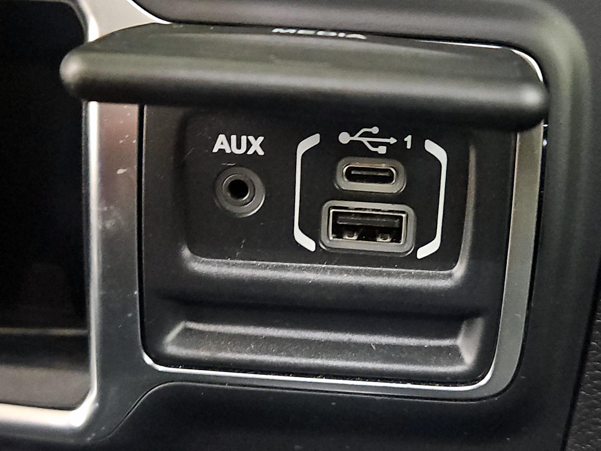 Thumbnail: 2021 Jeep Wrangler - 18