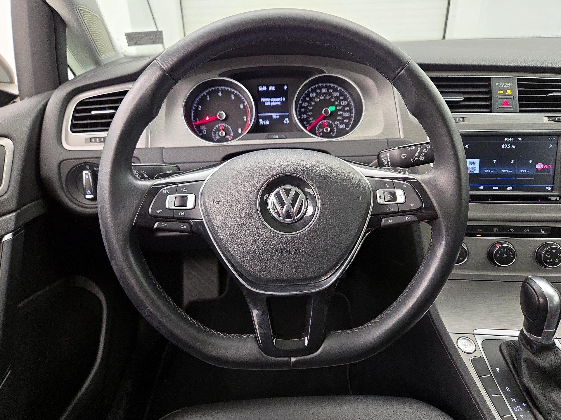 Thumbnail: 2017 Volkswagen Golf - 10