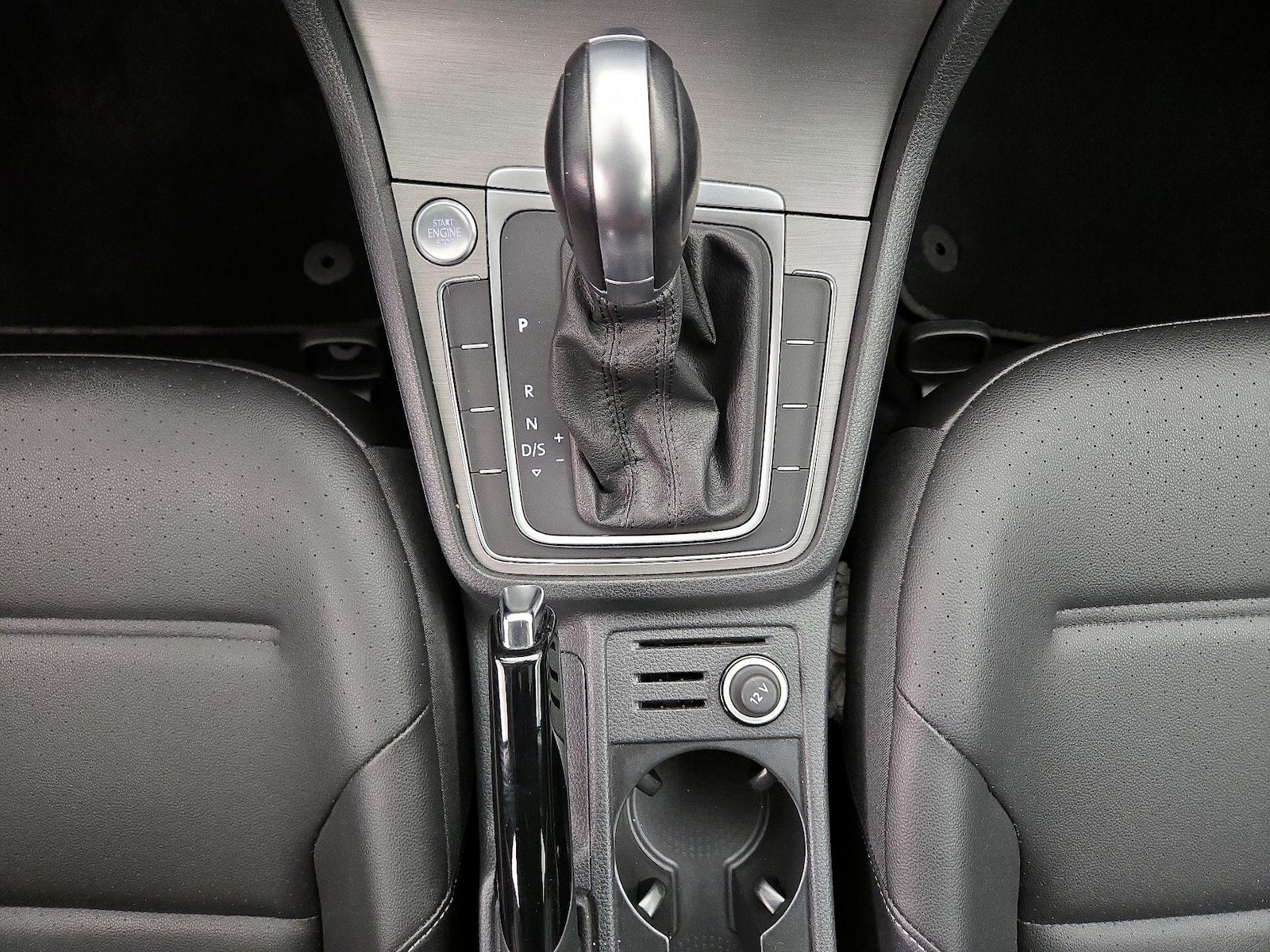 2017 Volkswagen Golf Wolfsburg Edition - Photo 18