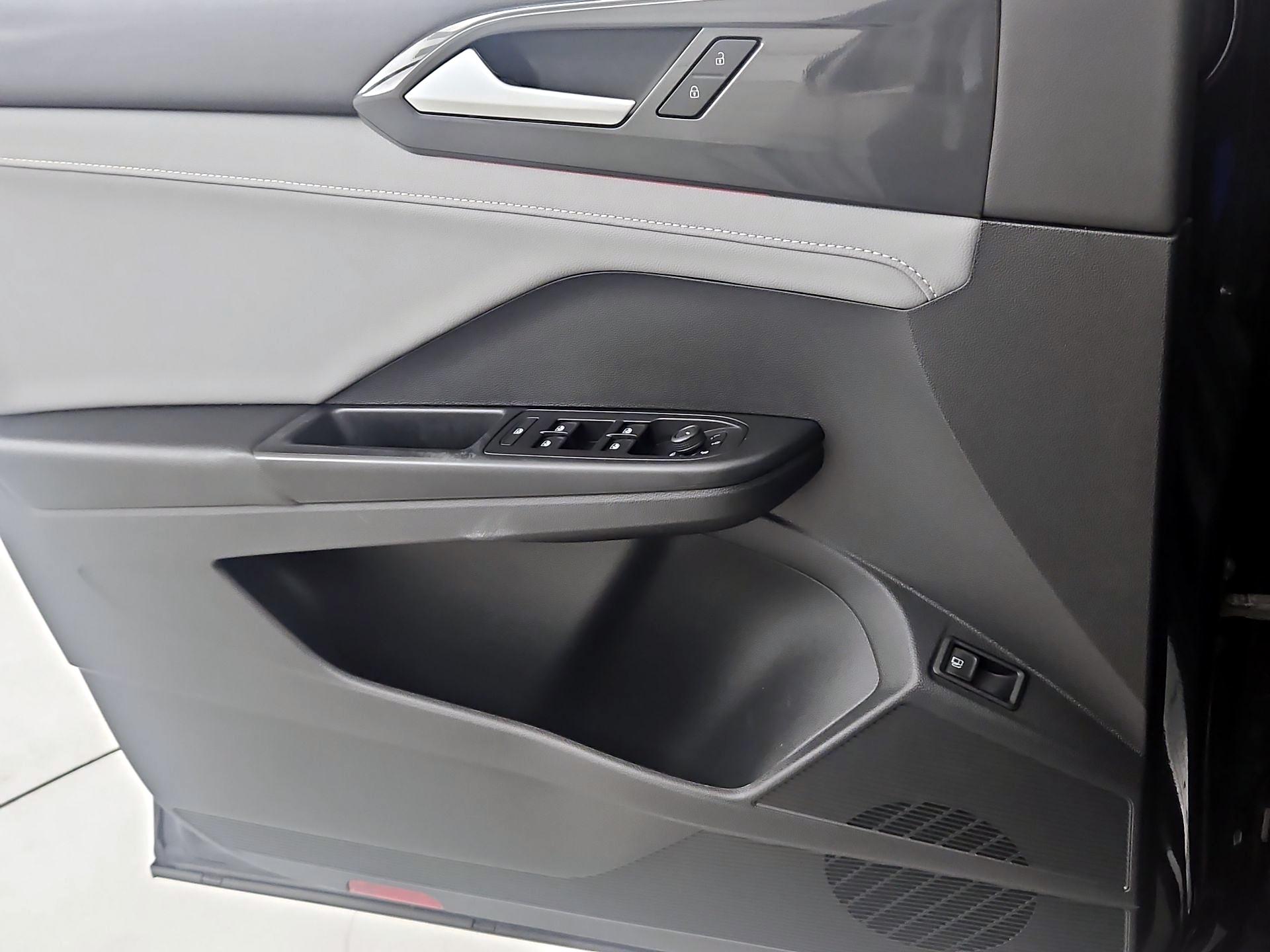Thumbnail: 2022 Volkswagen Taos - 12