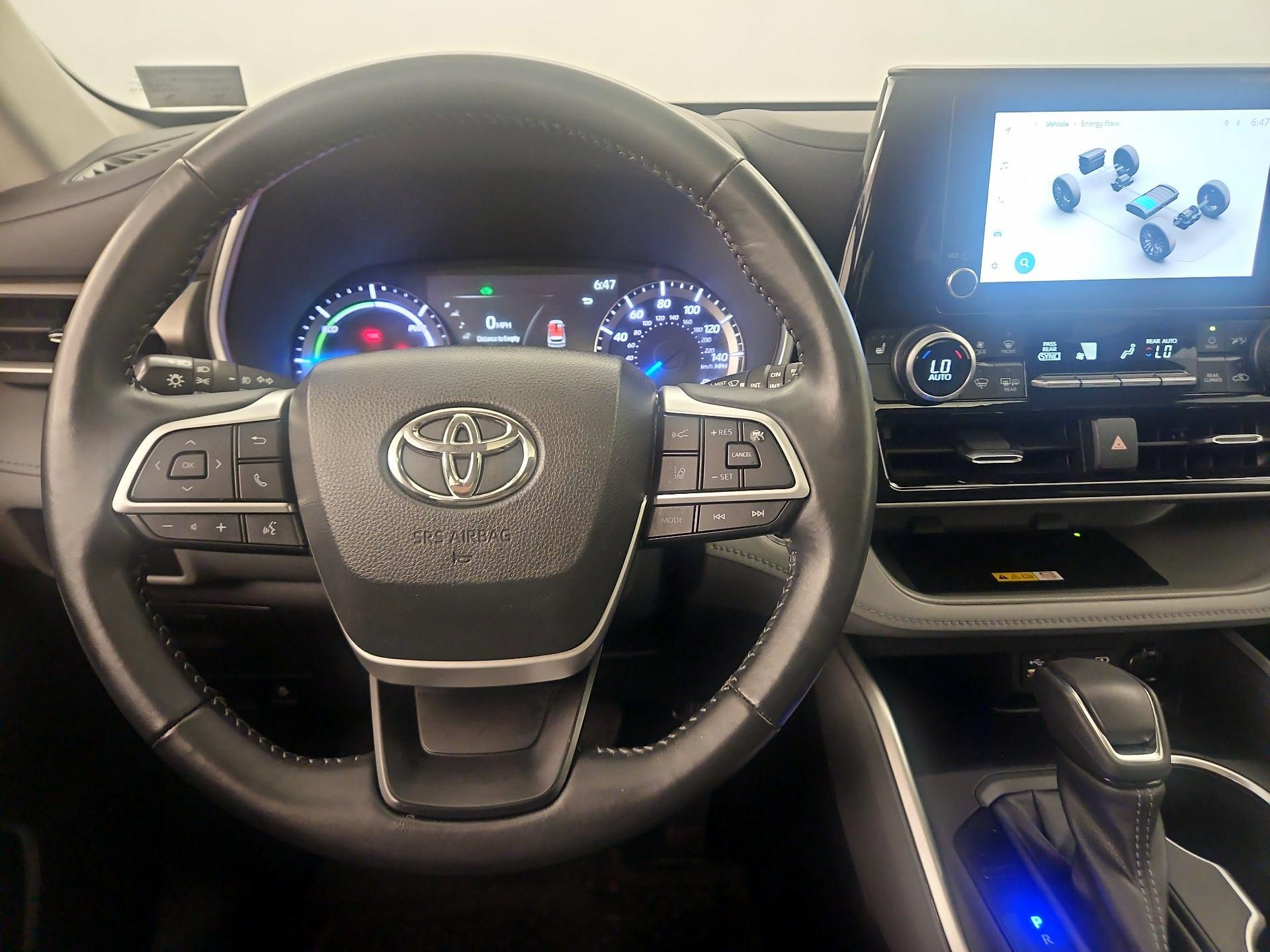 Thumbnail: 2023 Toyota Highlander - 9