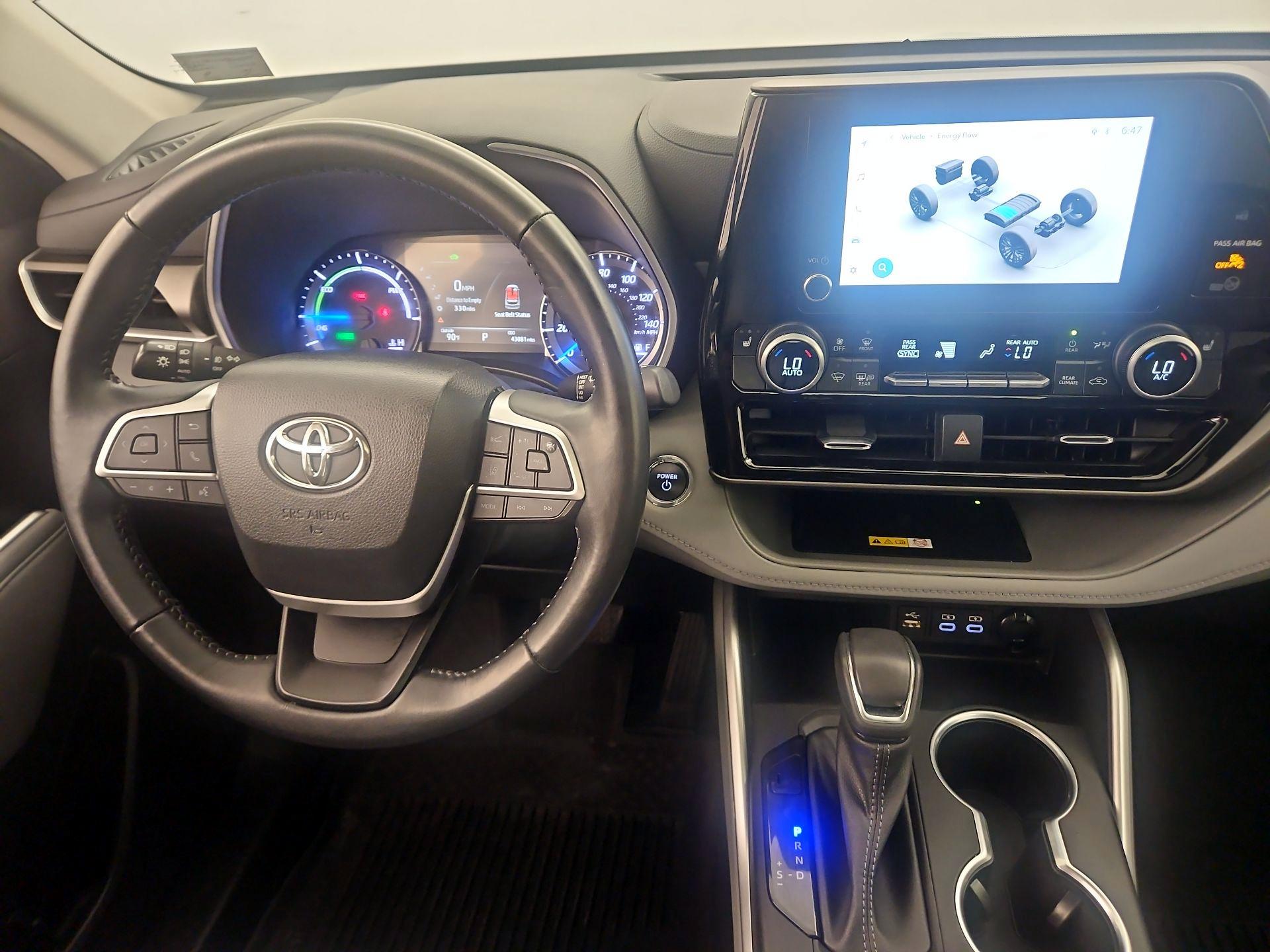 Thumbnail: 2023 Toyota Highlander - 10