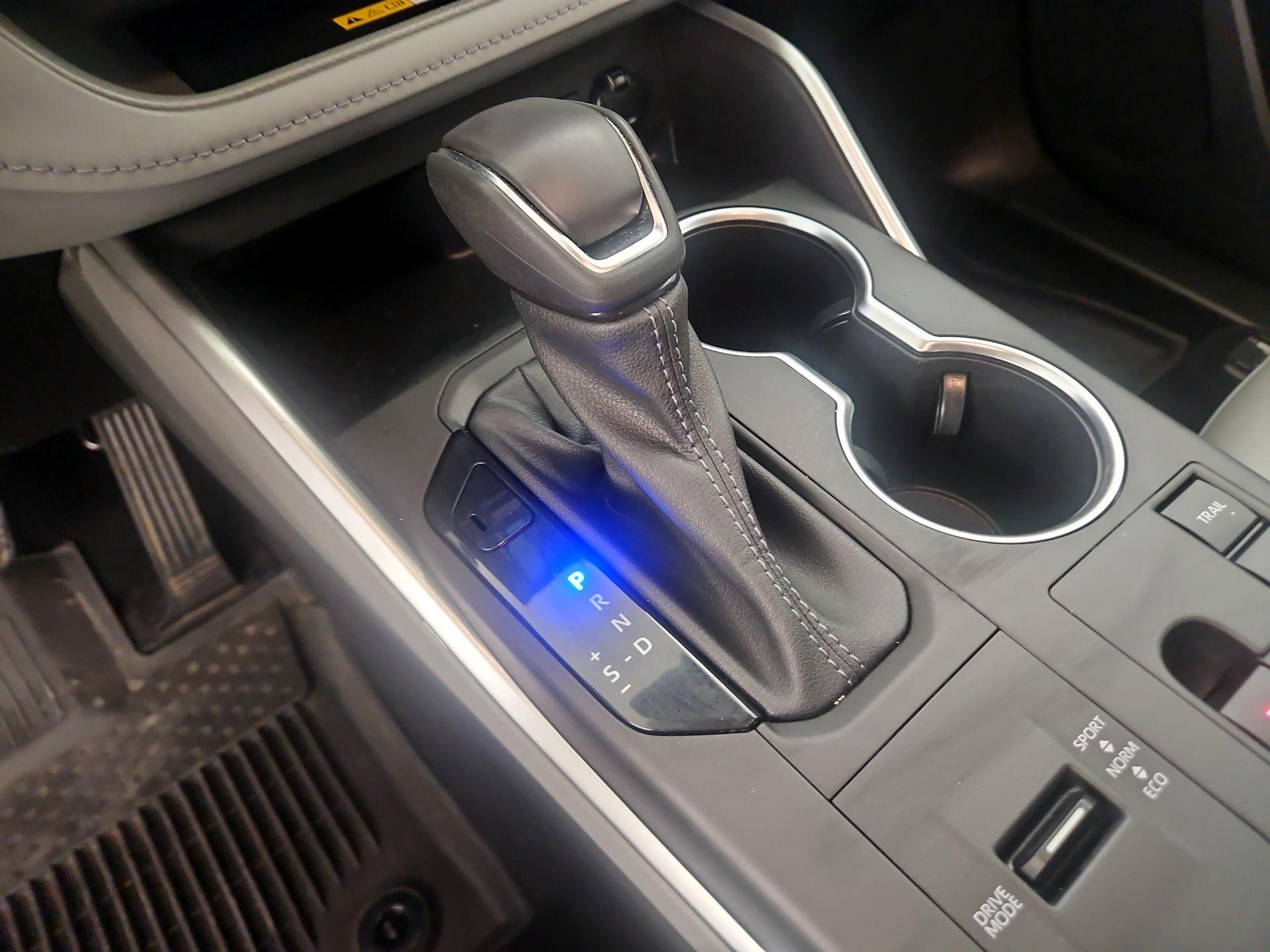 Thumbnail: 2023 Toyota Highlander - 17