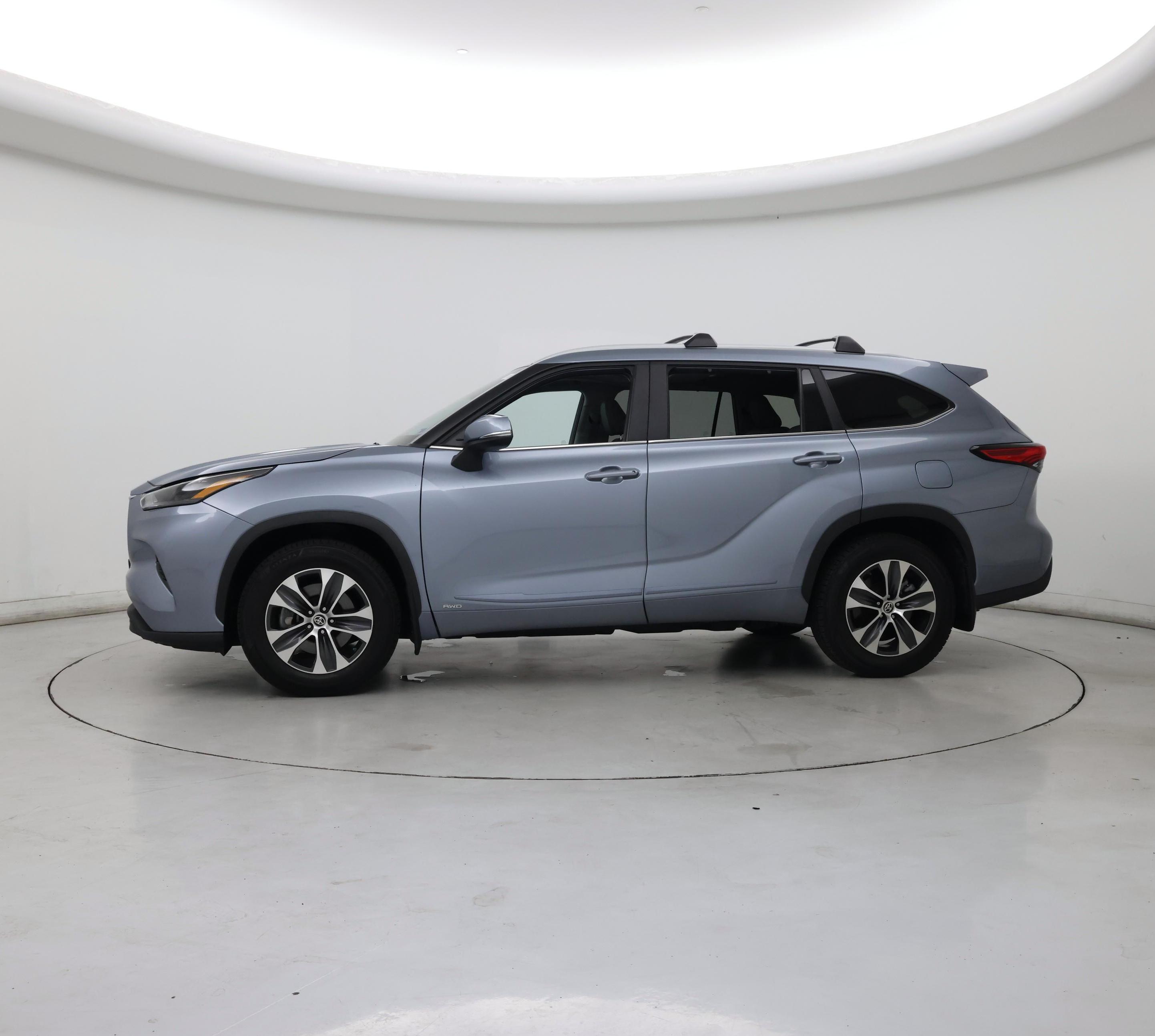 Thumbnail: 2023 Toyota Highlander - 3