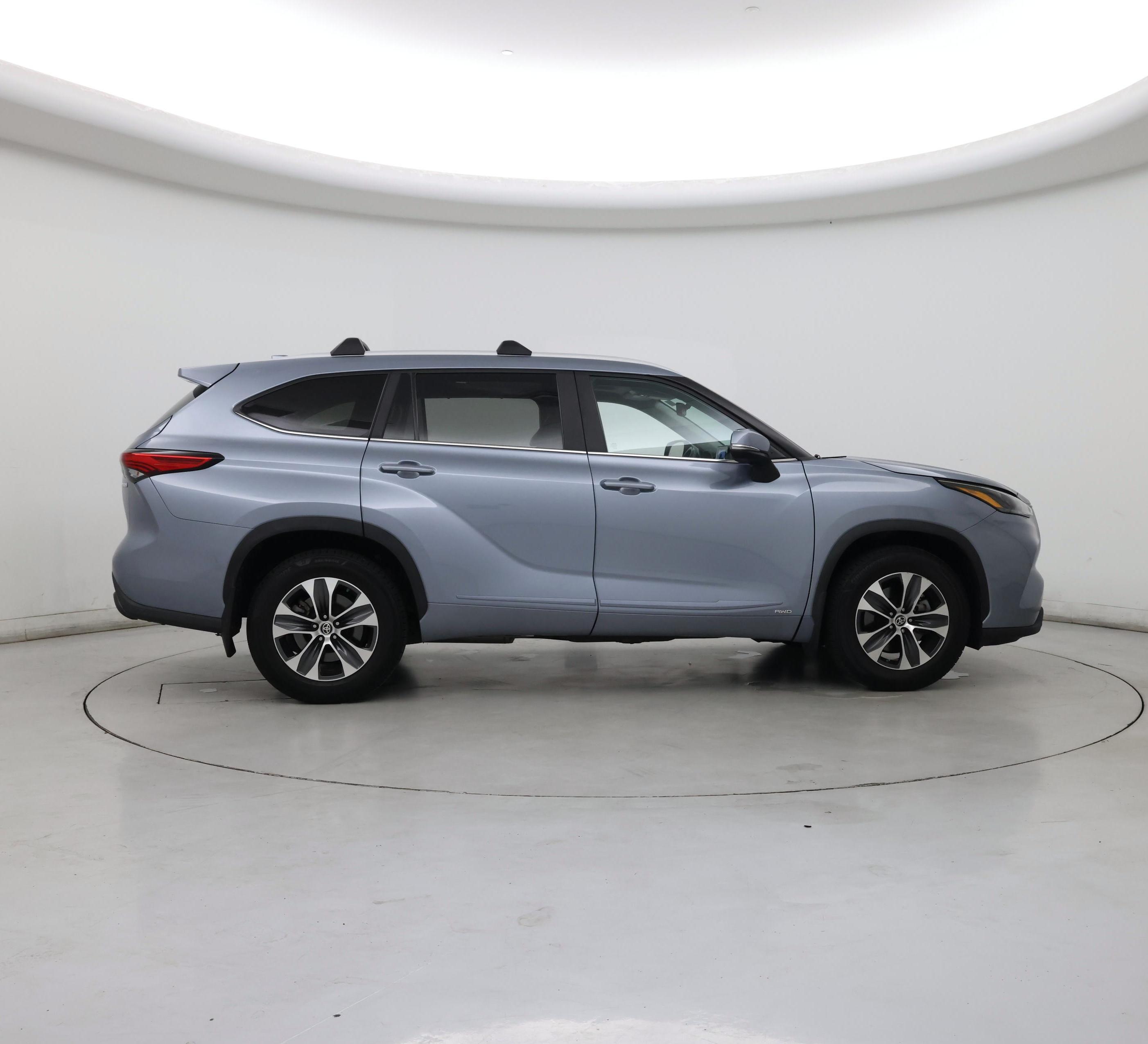 Thumbnail: 2023 Toyota Highlander - 7