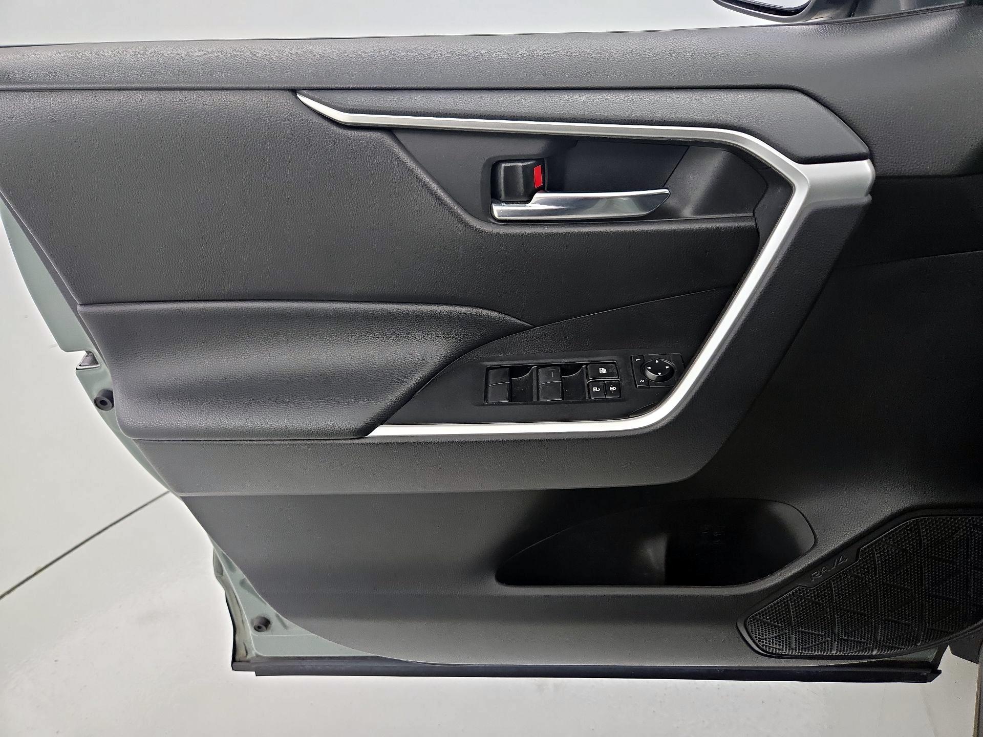 Thumbnail: 2021 Toyota RAV4 - 12