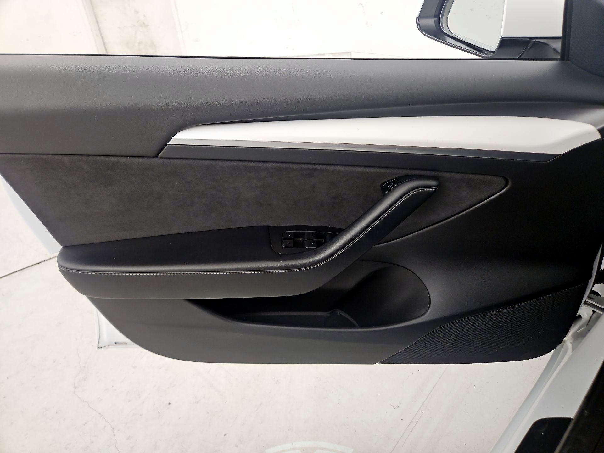 Thumbnail: 2022 Tesla Model 3 - 12