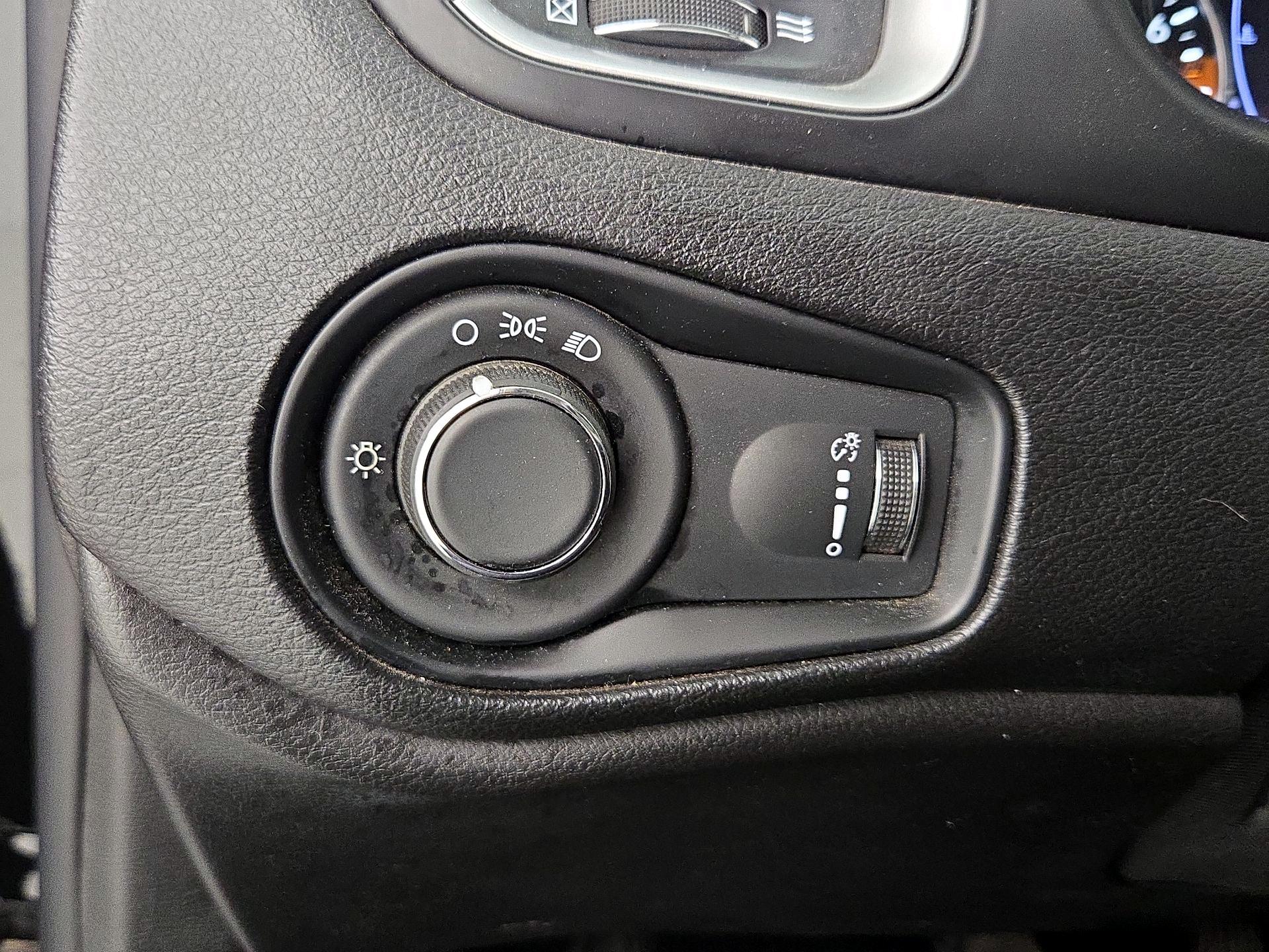 Thumbnail: 2018 Jeep Renegade - 13