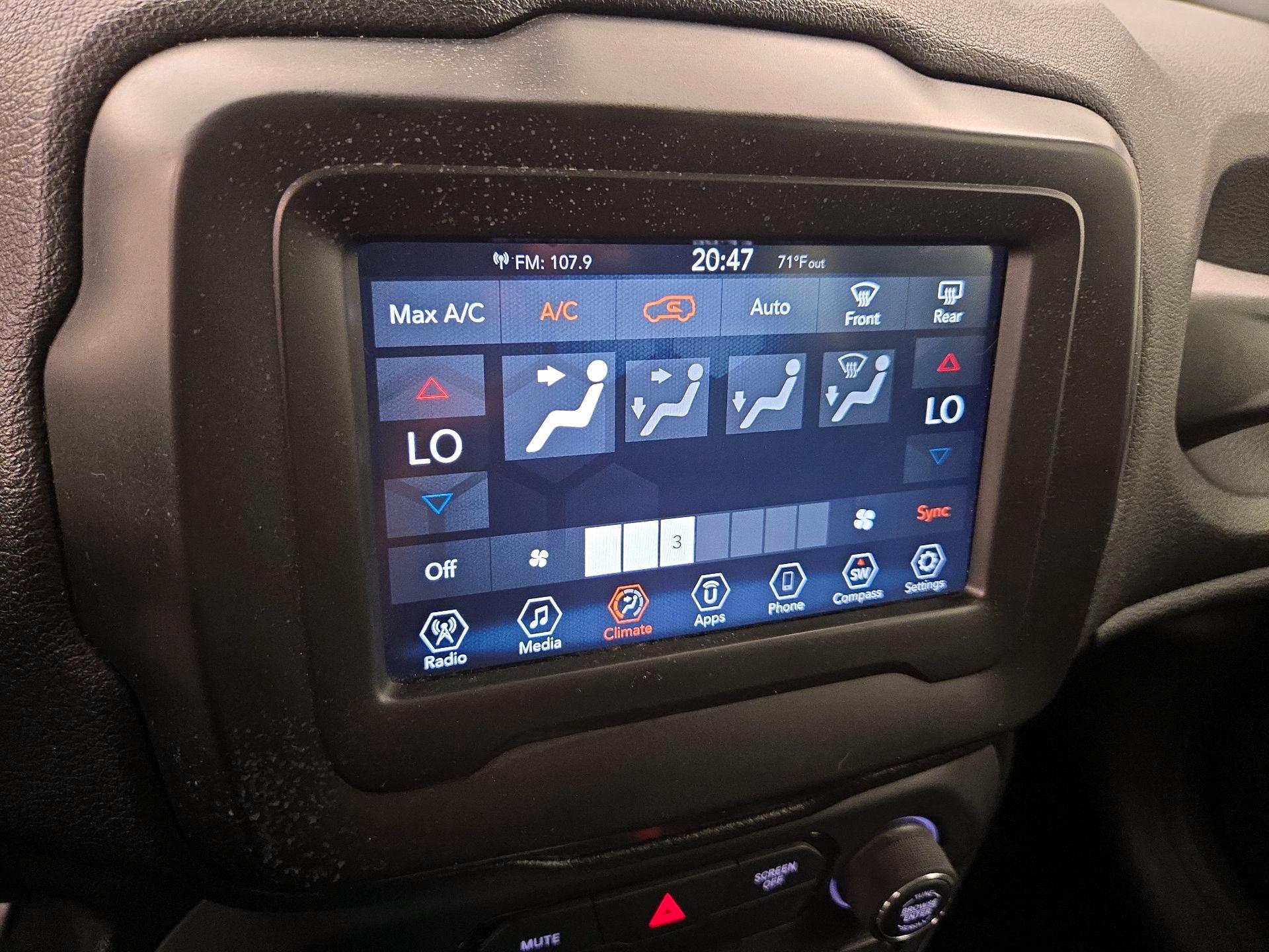 Thumbnail: 2018 Jeep Renegade - 16
