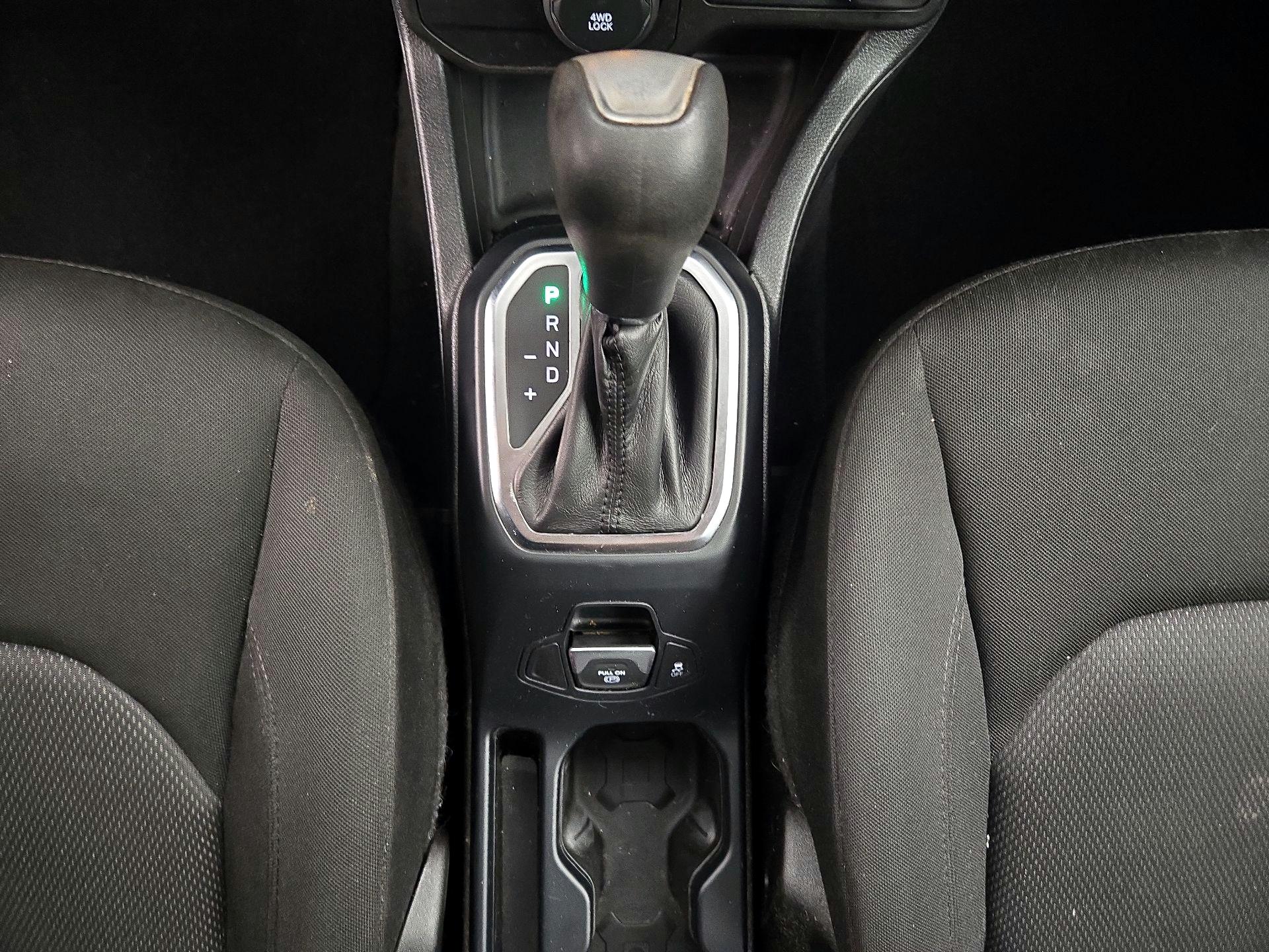 Thumbnail: 2018 Jeep Renegade - 17