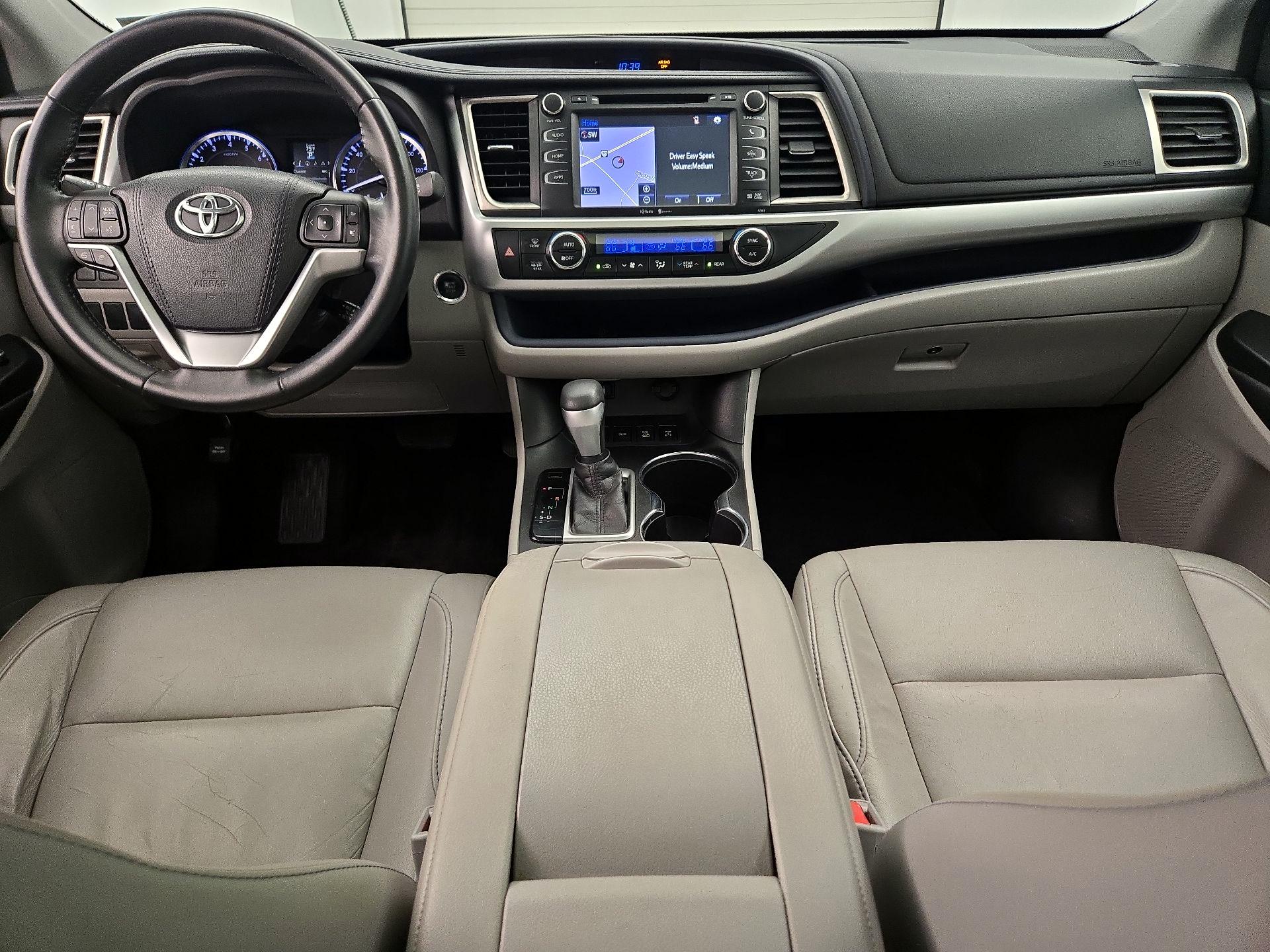 Thumbnail: 2015 Toyota Highlander - 9