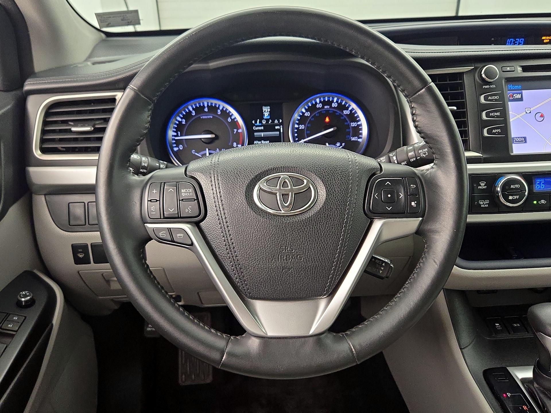 Thumbnail: 2015 Toyota Highlander - 10