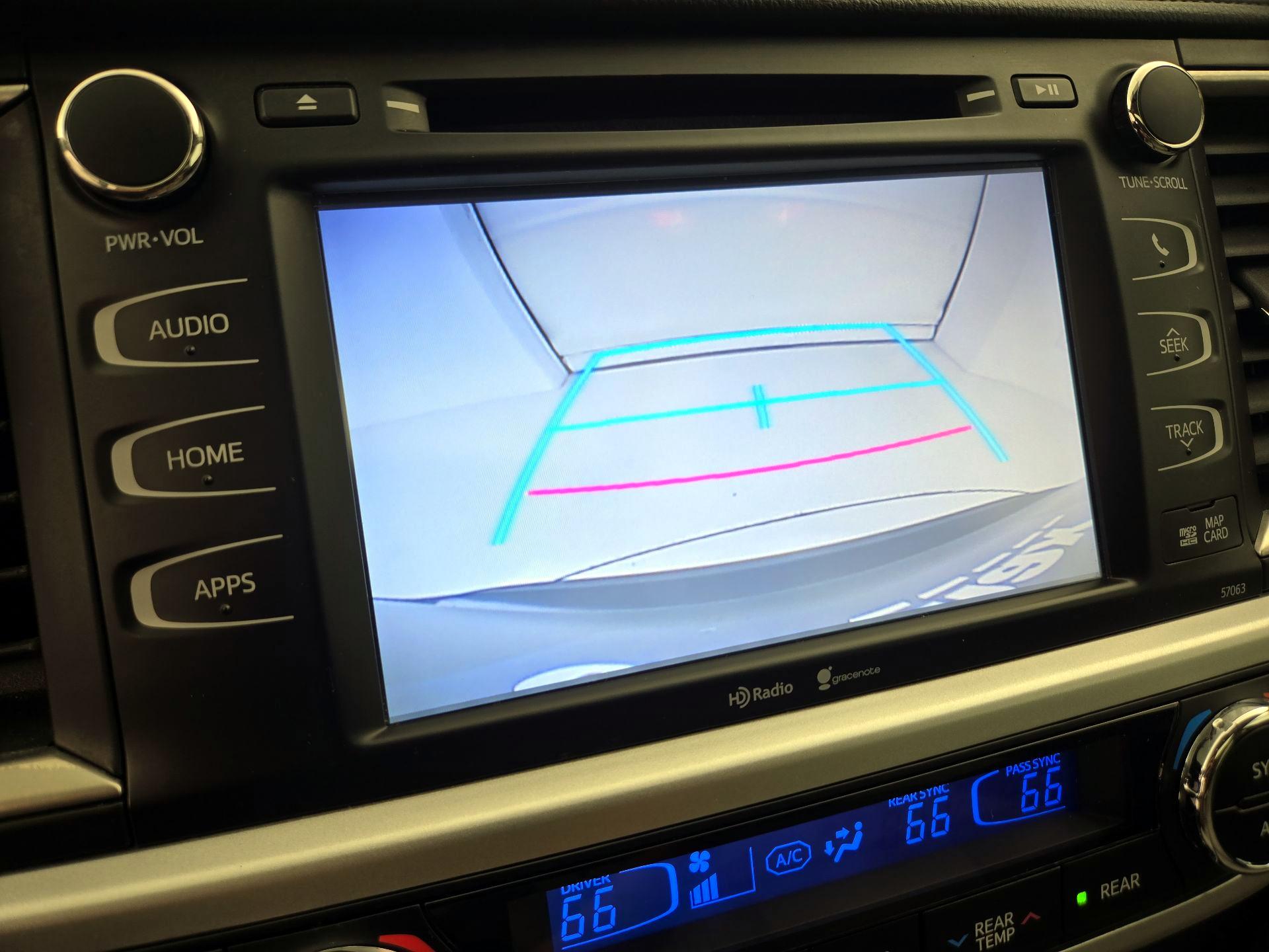Thumbnail: 2015 Toyota Highlander - 15