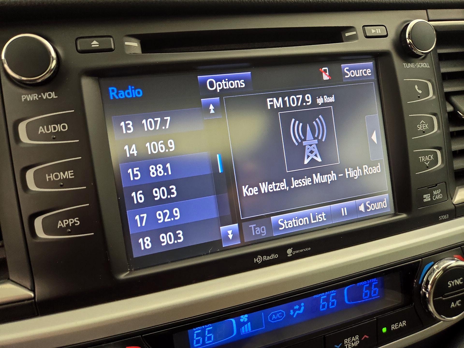 Thumbnail: 2015 Toyota Highlander - 16