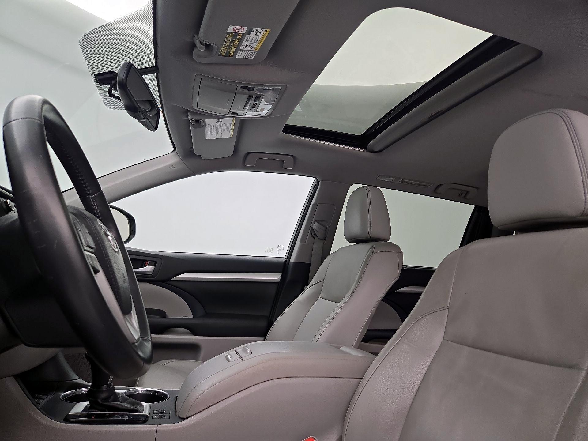 Thumbnail: 2015 Toyota Highlander - 20