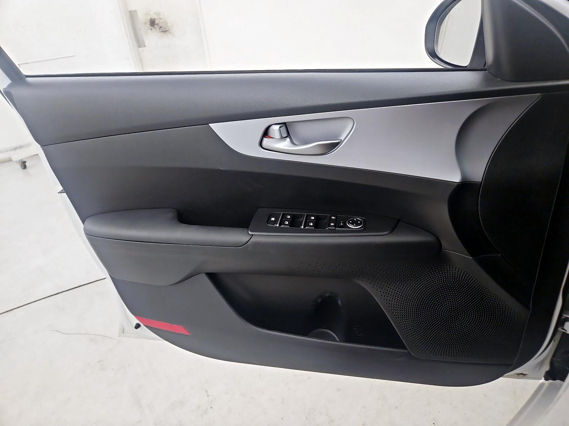 Thumbnail: 2024 Kia Forte - 12