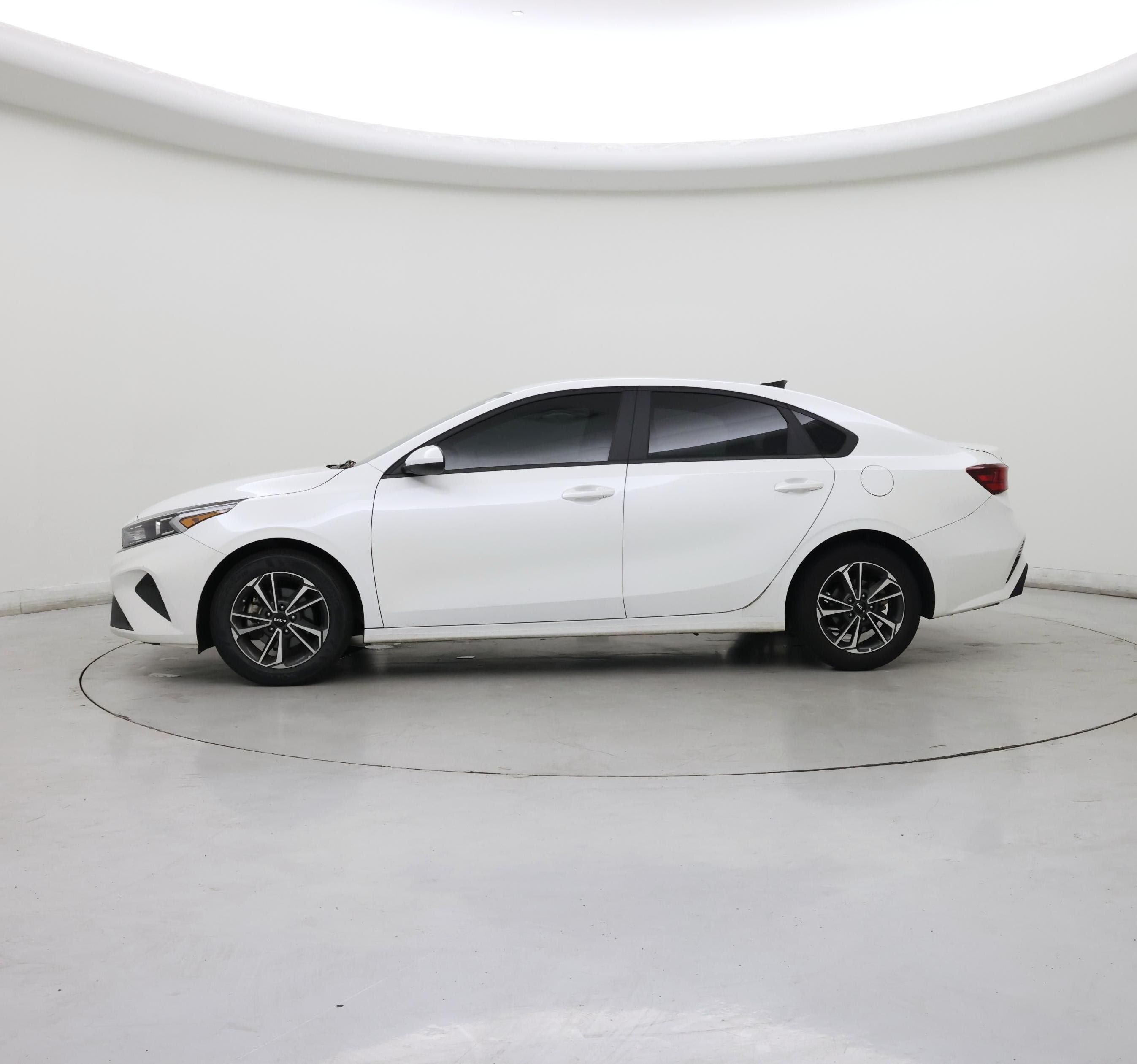 Thumbnail: 2024 Kia Forte - 3