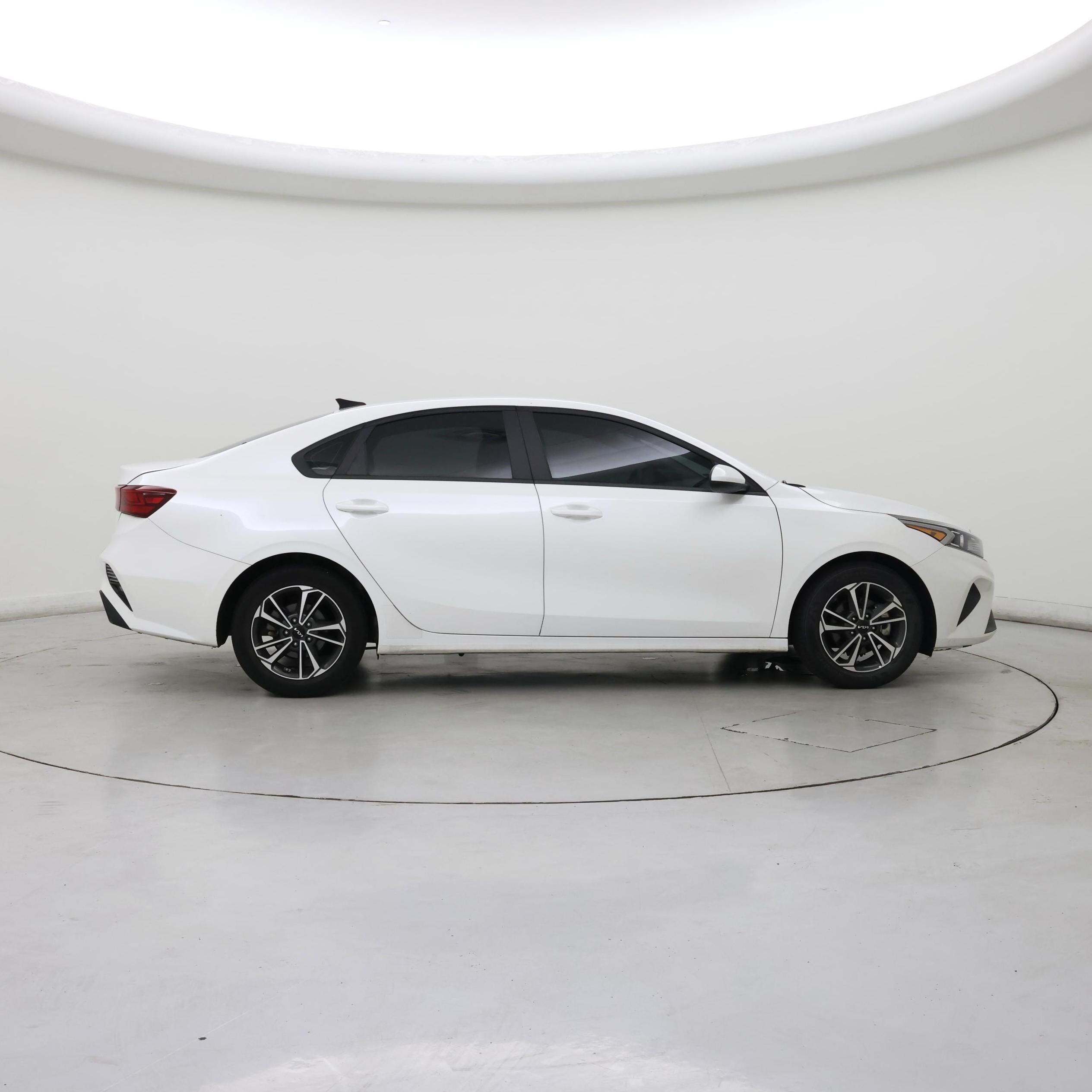 Thumbnail: 2024 Kia Forte - 7