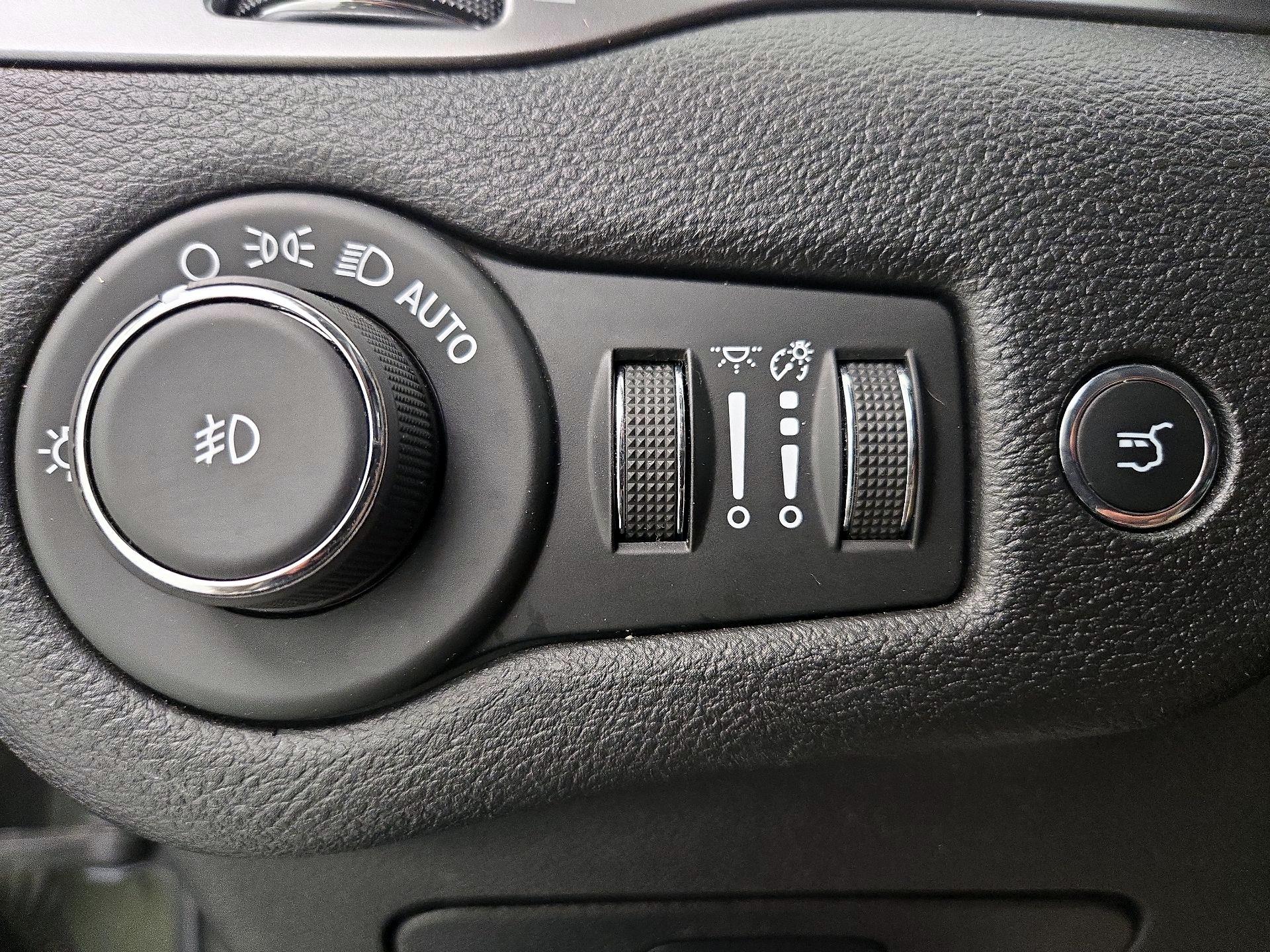 Thumbnail: 2019 Jeep Cherokee - 13