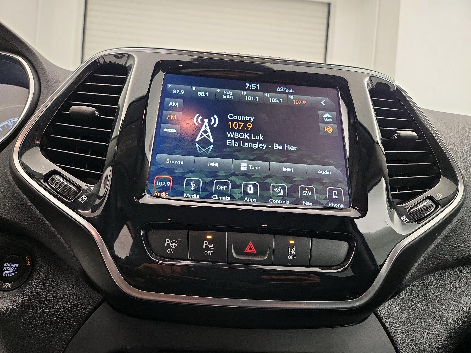 Thumbnail: 2019 Jeep Cherokee - 16