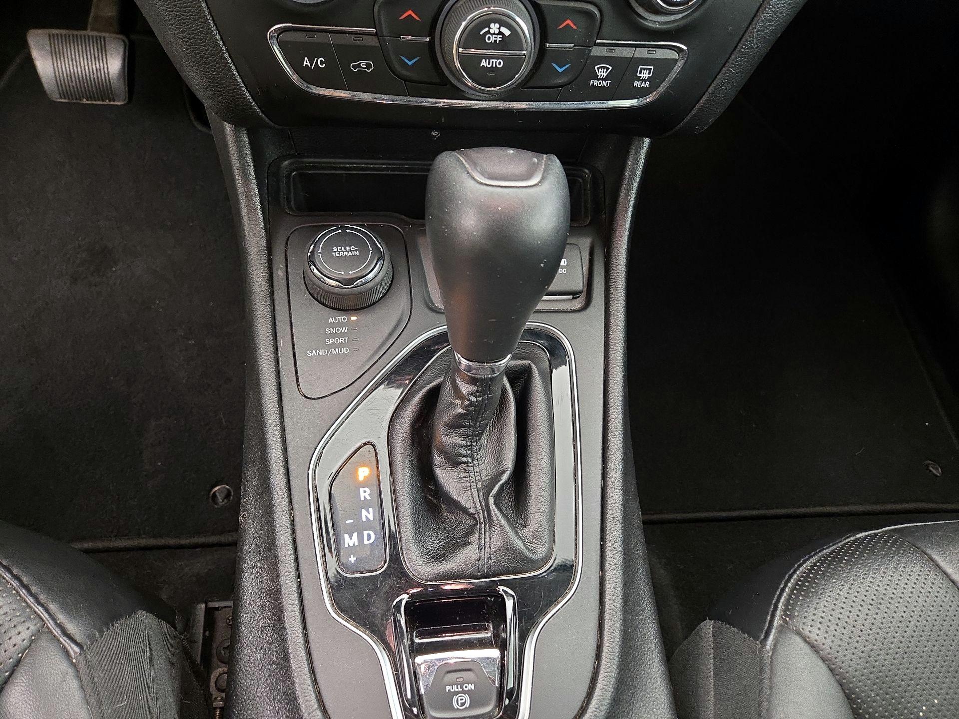 Thumbnail: 2019 Jeep Cherokee - 18