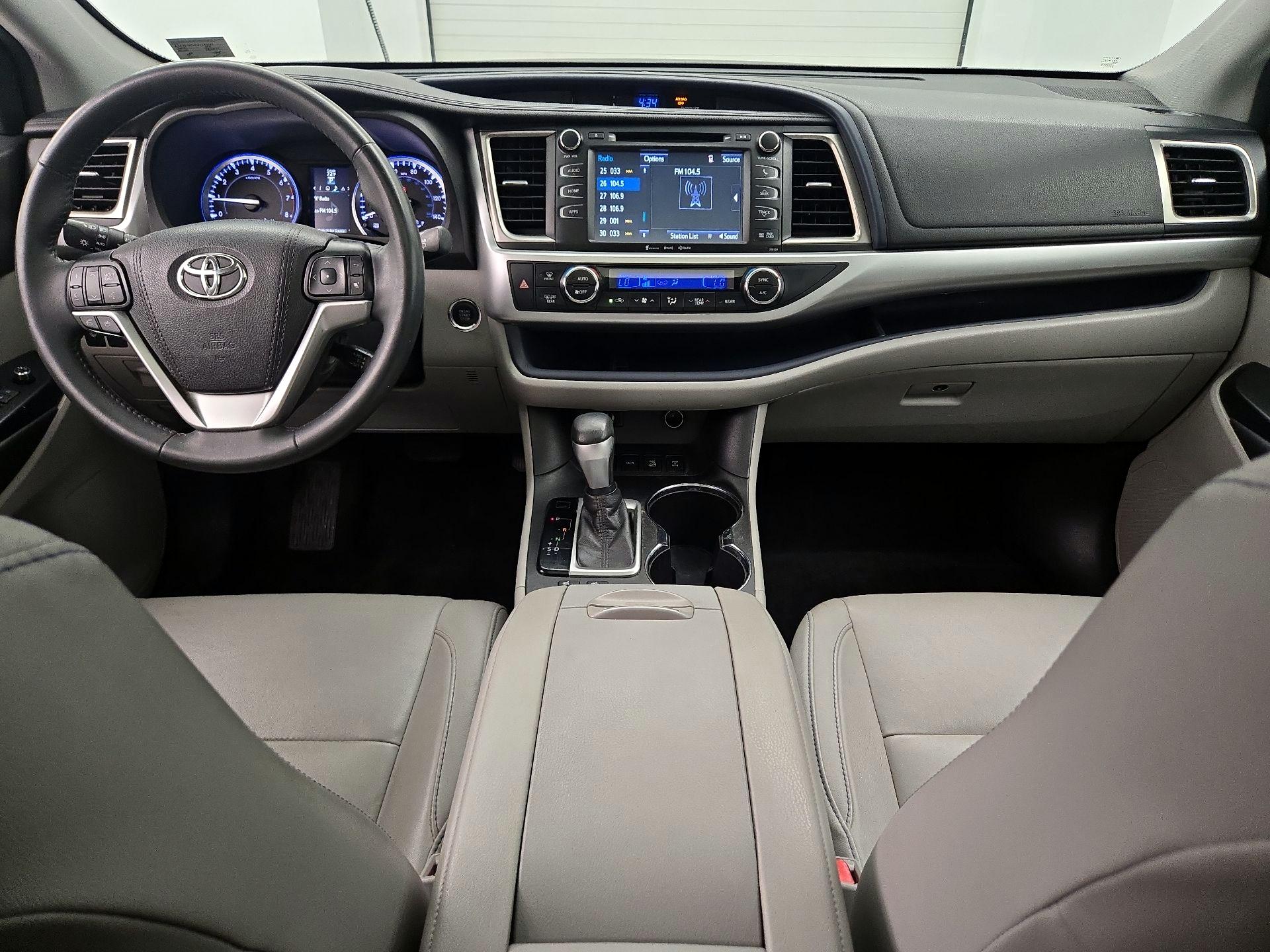 Thumbnail: 2016 Toyota Highlander - 9