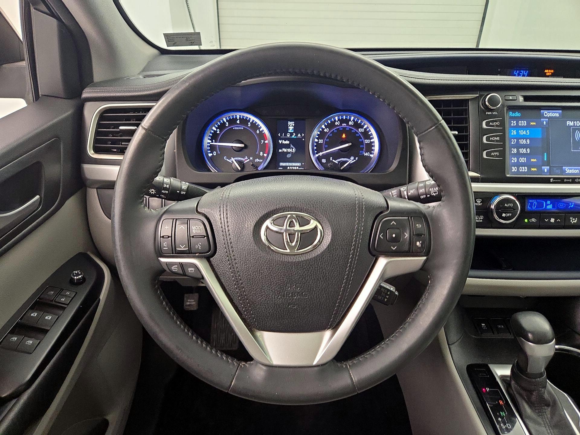 Thumbnail: 2016 Toyota Highlander - 10
